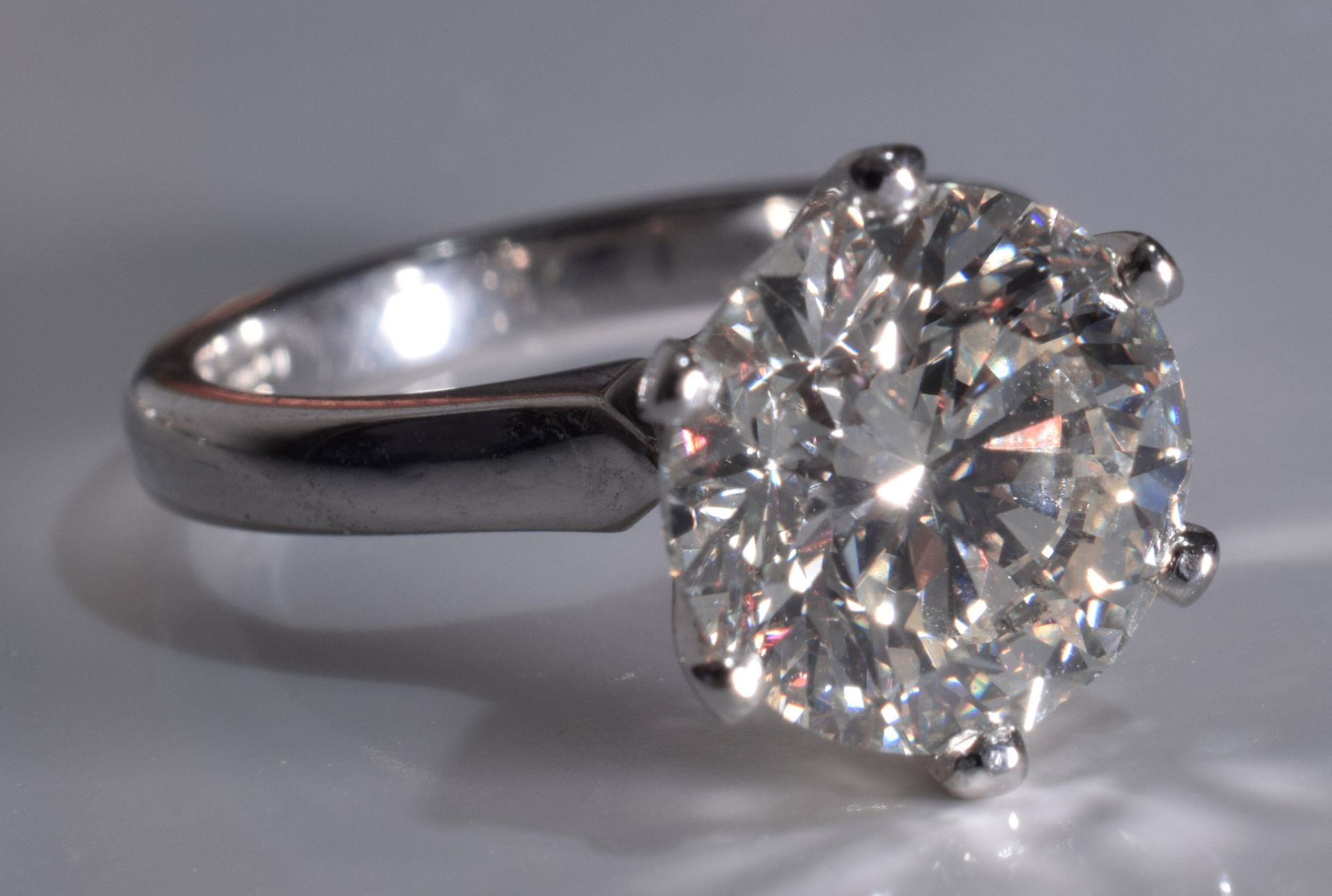 4.33 Carat Diamond Engagement ring - Image 6 of 7