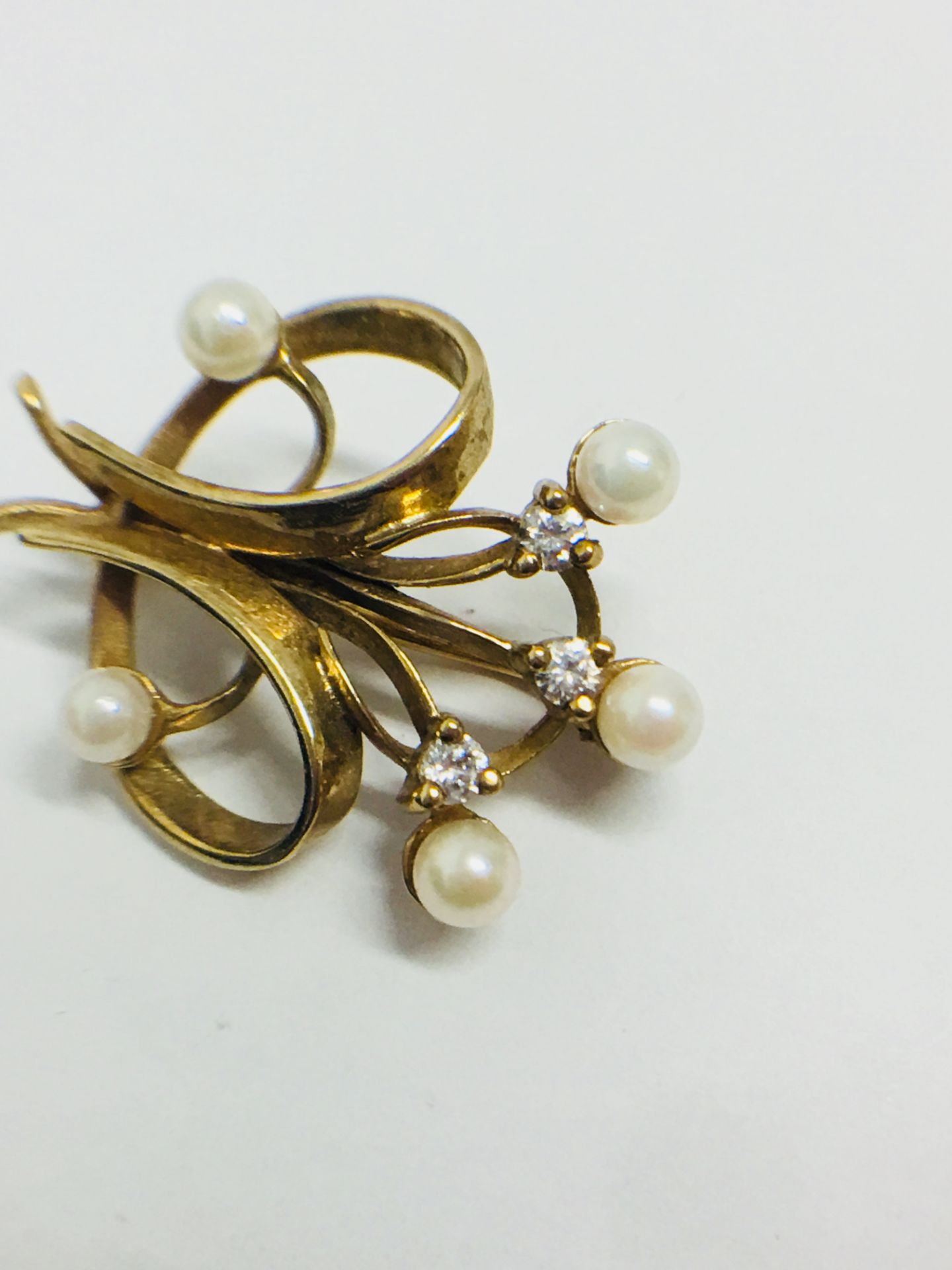 9K Yellow Gold Cultured Pearl and CZ broach - Image 6 of 6