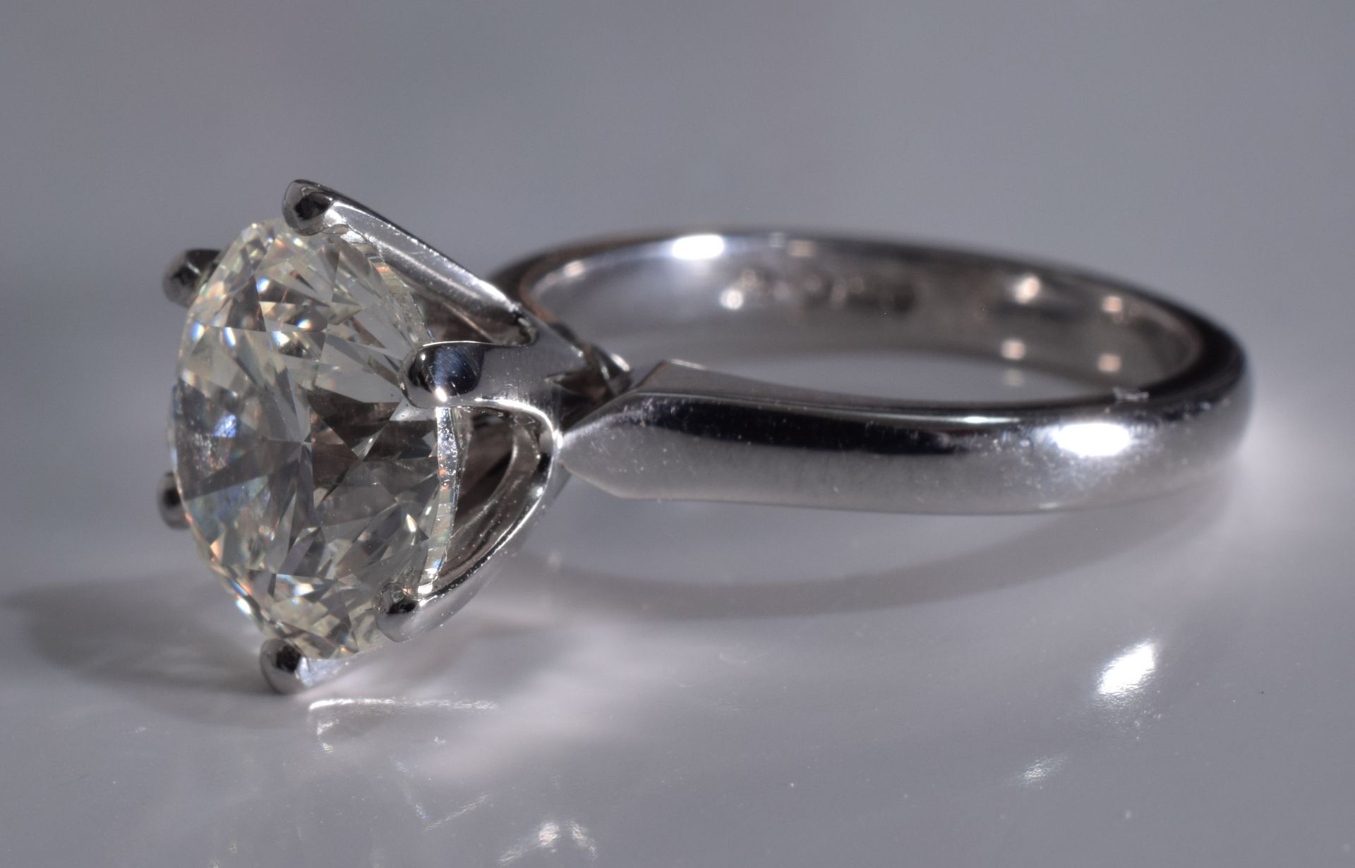 4.33 Carat Diamond Engagement ring - Image 3 of 7