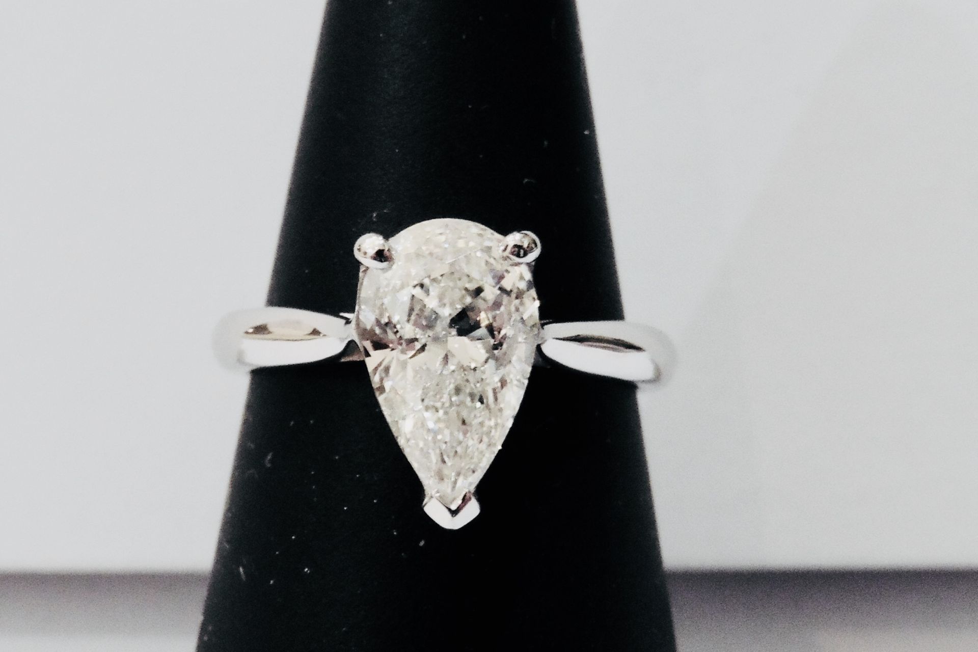 1ct Pear shape diamond, EGL certification E colour si1 clarity, Classic Platinum setting 3.8gms, UK - Image 2 of 4