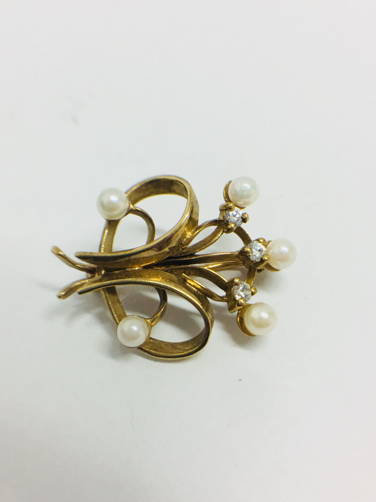 9K Yellow Gold Cultured Pearl and CZ broach