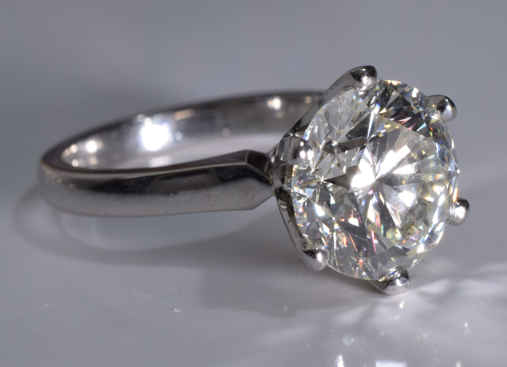 4.33 Carat Diamond Engagement ring - Image 2 of 7