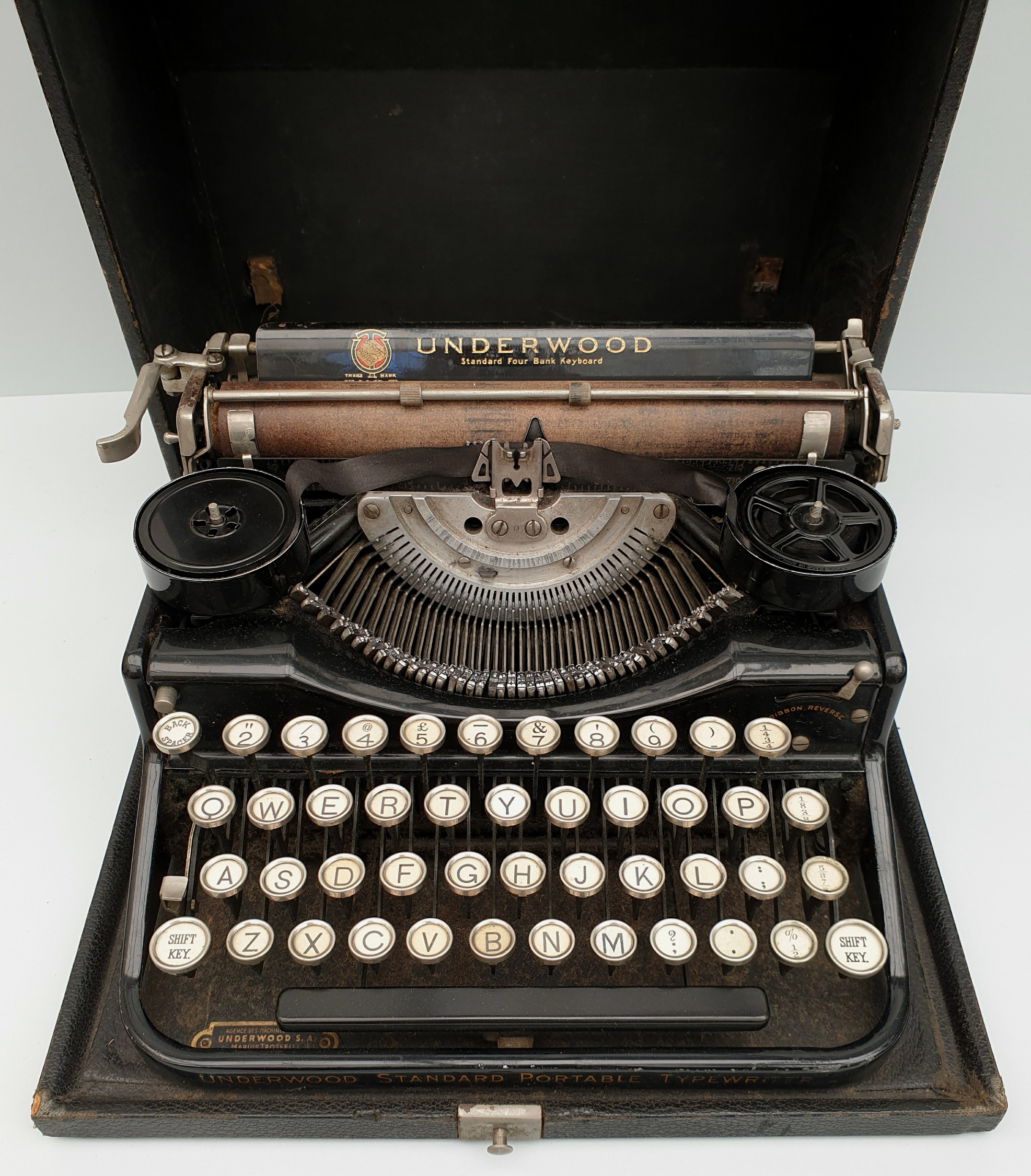 Antique Vintage An Underwood Standard Portable Typewriter in Original Case. Part of a recent