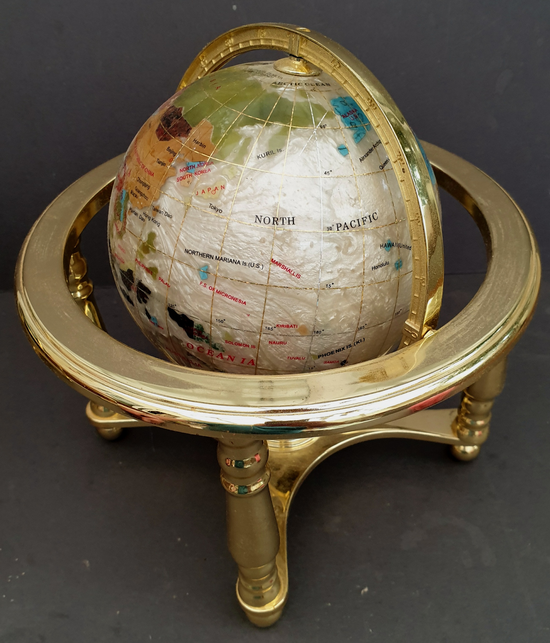 Vintage Retro Collectable Globe Inset With Agate Shell and Mother of Pearl on a Mother of Pearl - Image 2 of 2