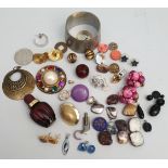 Vintage Retro Parcel of Costume Jewellery and Other Odds. Part of a recent Estate Clearance.
