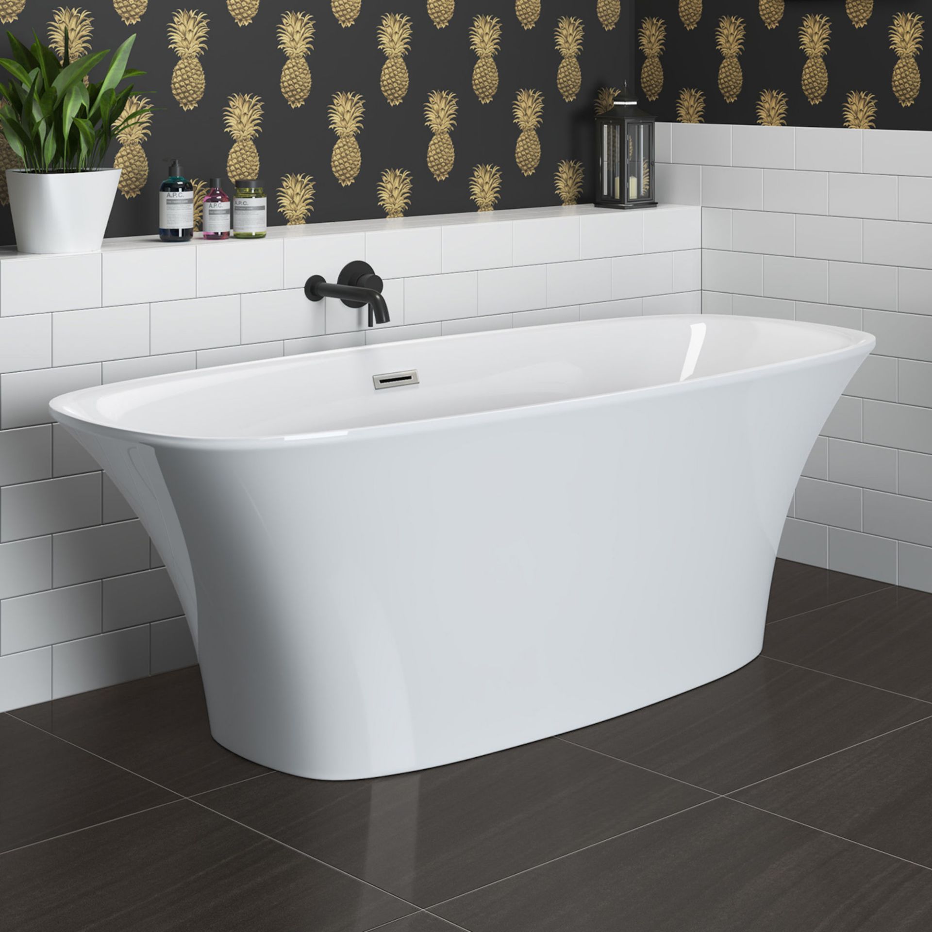 (CS5) 1700mmx780mm Mae Freestanding Bath. Showcasing style and charm for a centre piece that's