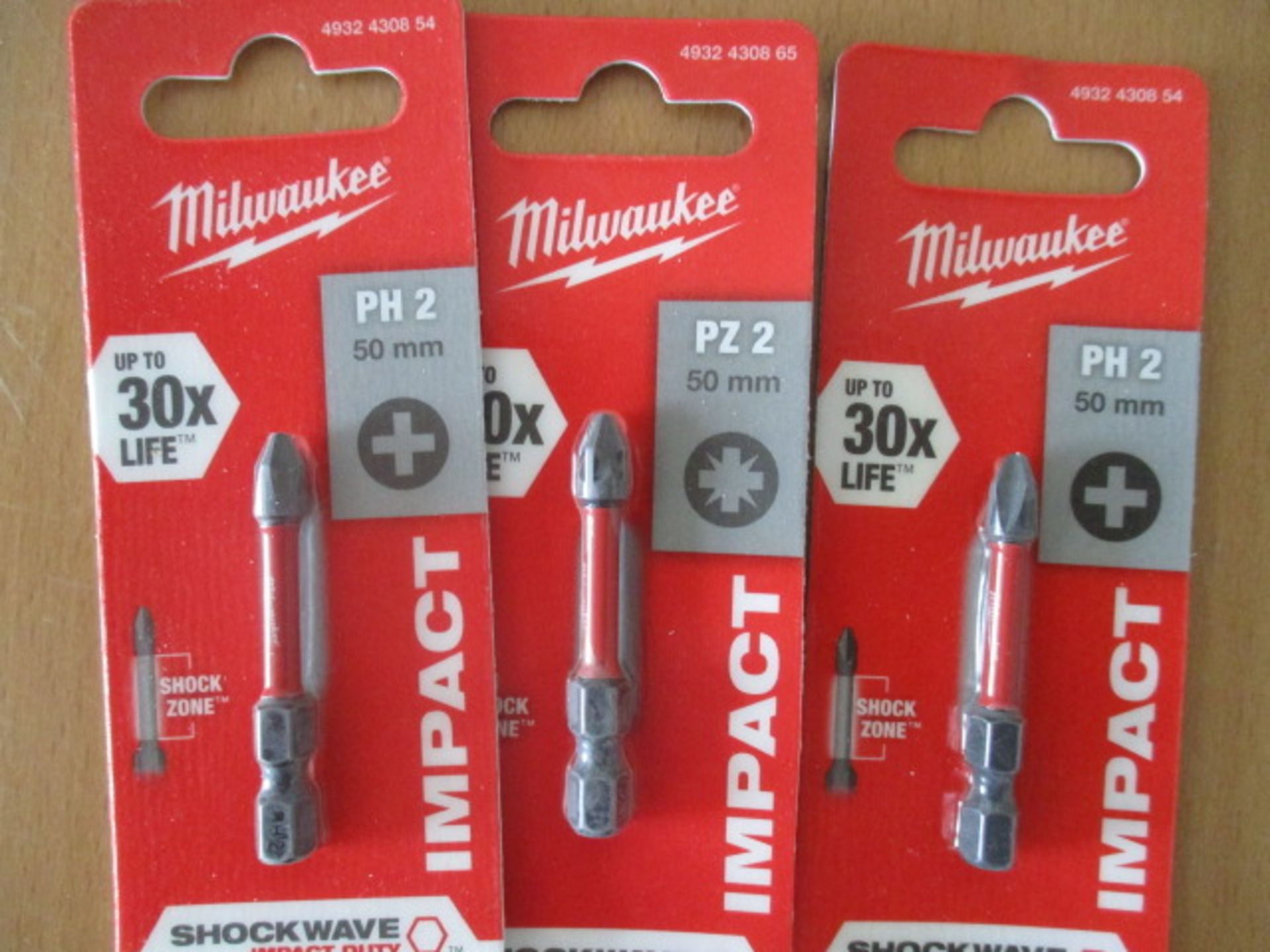 3pcs in pack Milwaukee premium drill bits as pictured.
