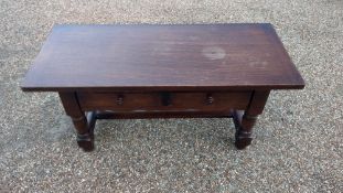 Coffee table with two drawers.