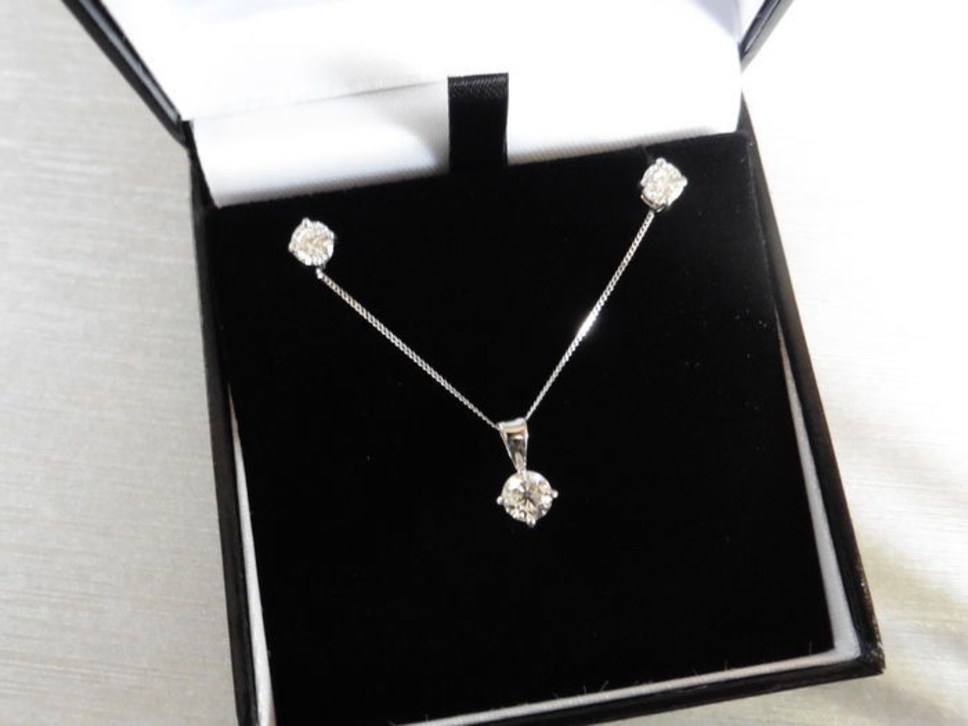 0.25ct / 0.50ct diamond solitaire set in 18ct gold. 0.25ct pendant with a brilliant cut diamond - Image 2 of 2
