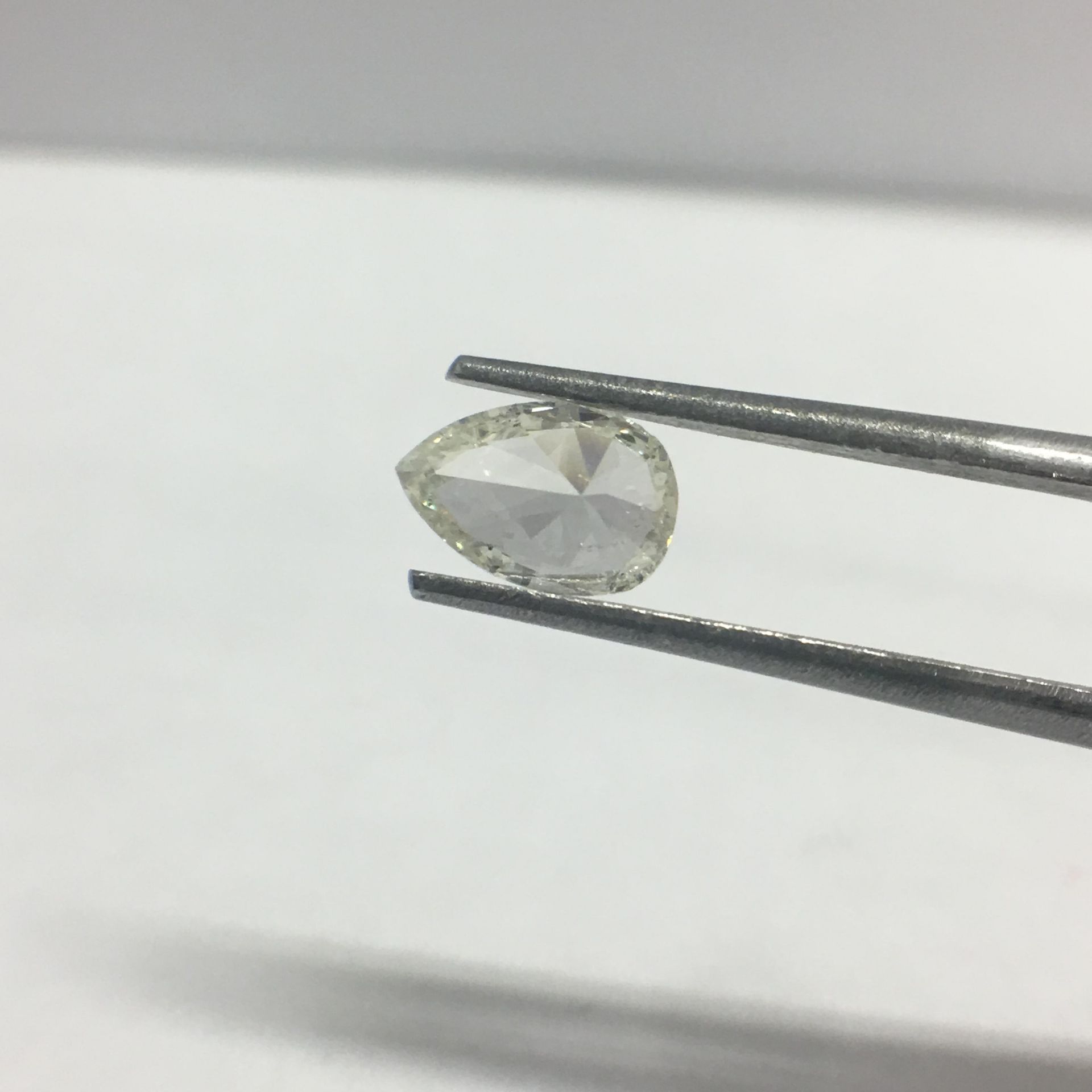 1.00ct Pearshape Natural diamond,I color,si2 clarity ,very good cut,clarity enhanced - Image 2 of 3