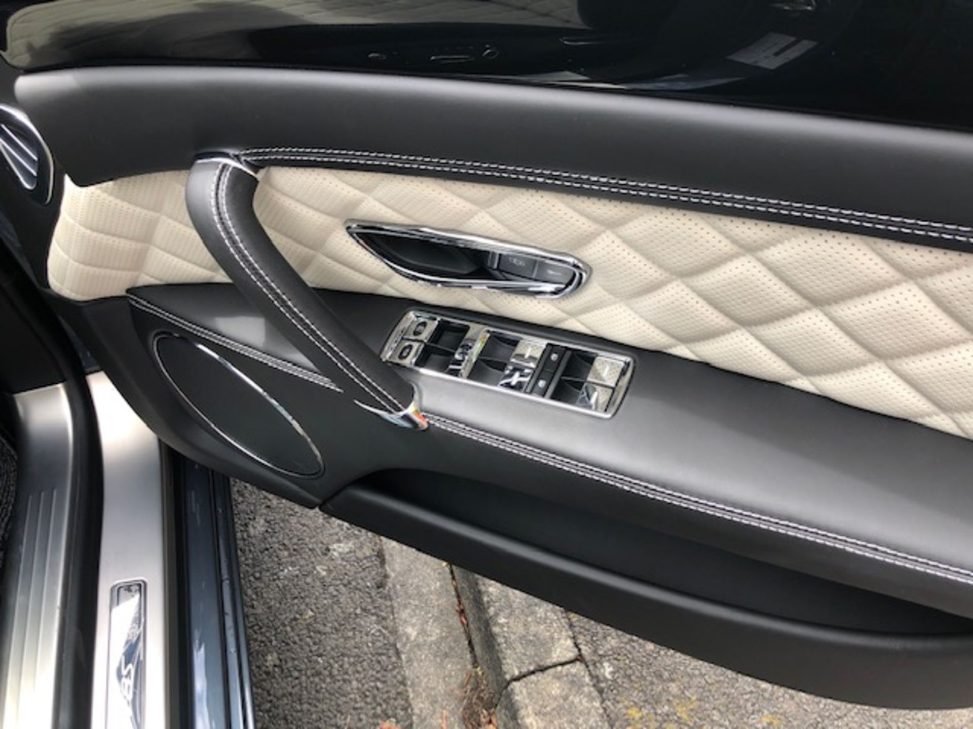 2017 Bentley Flying Spur V8 S Auto - Image 7 of 14