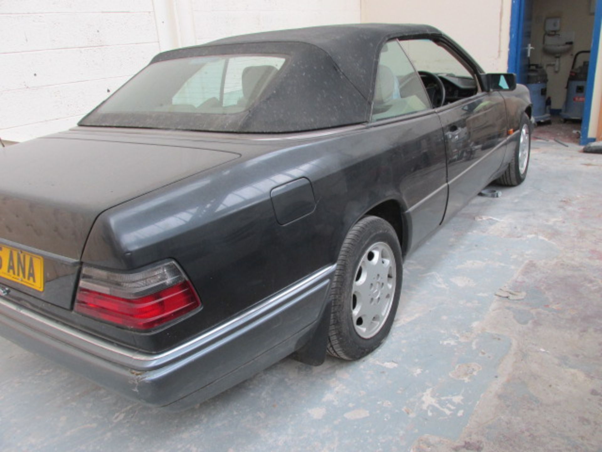 1996 W124 Mercedes Benz E220 Cabriolet E220 Convertible. Barn Find - Image 4 of 14