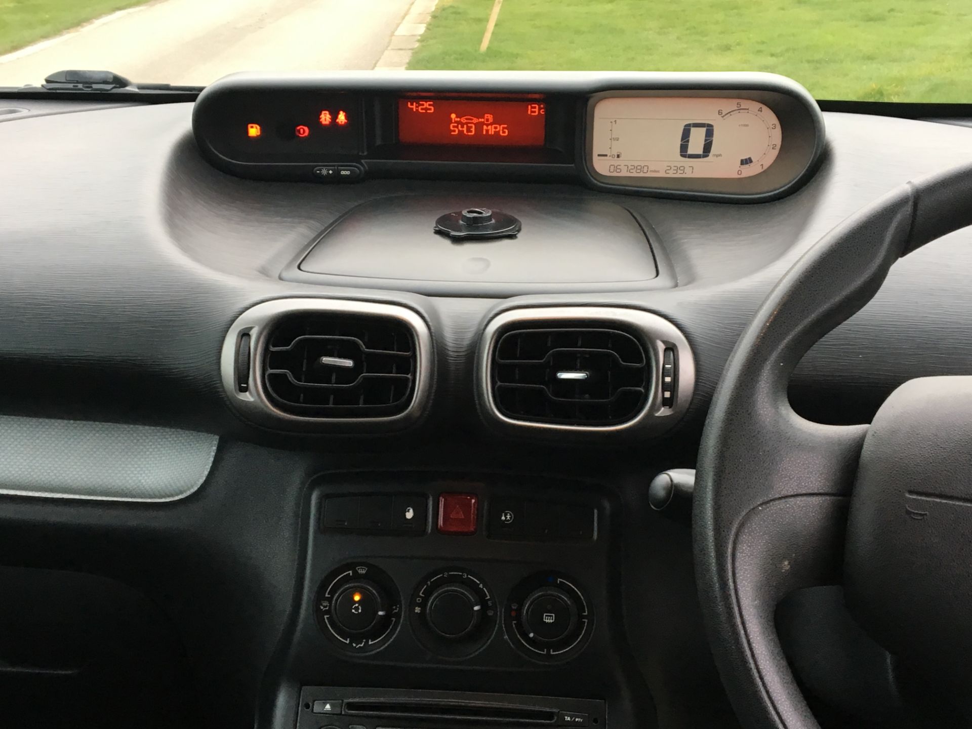 Citroen C3 Picasso VT - Image 5 of 5