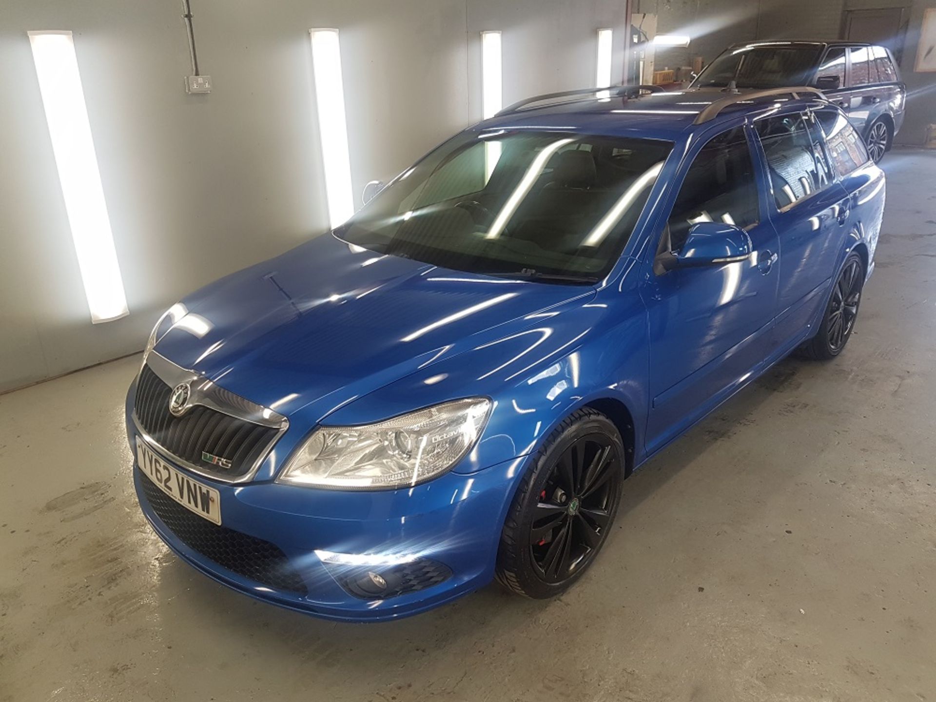 Skoda Octavia Estate Facelift 2.0 TDI CR vRS Blackline DSG - Image 2 of 6