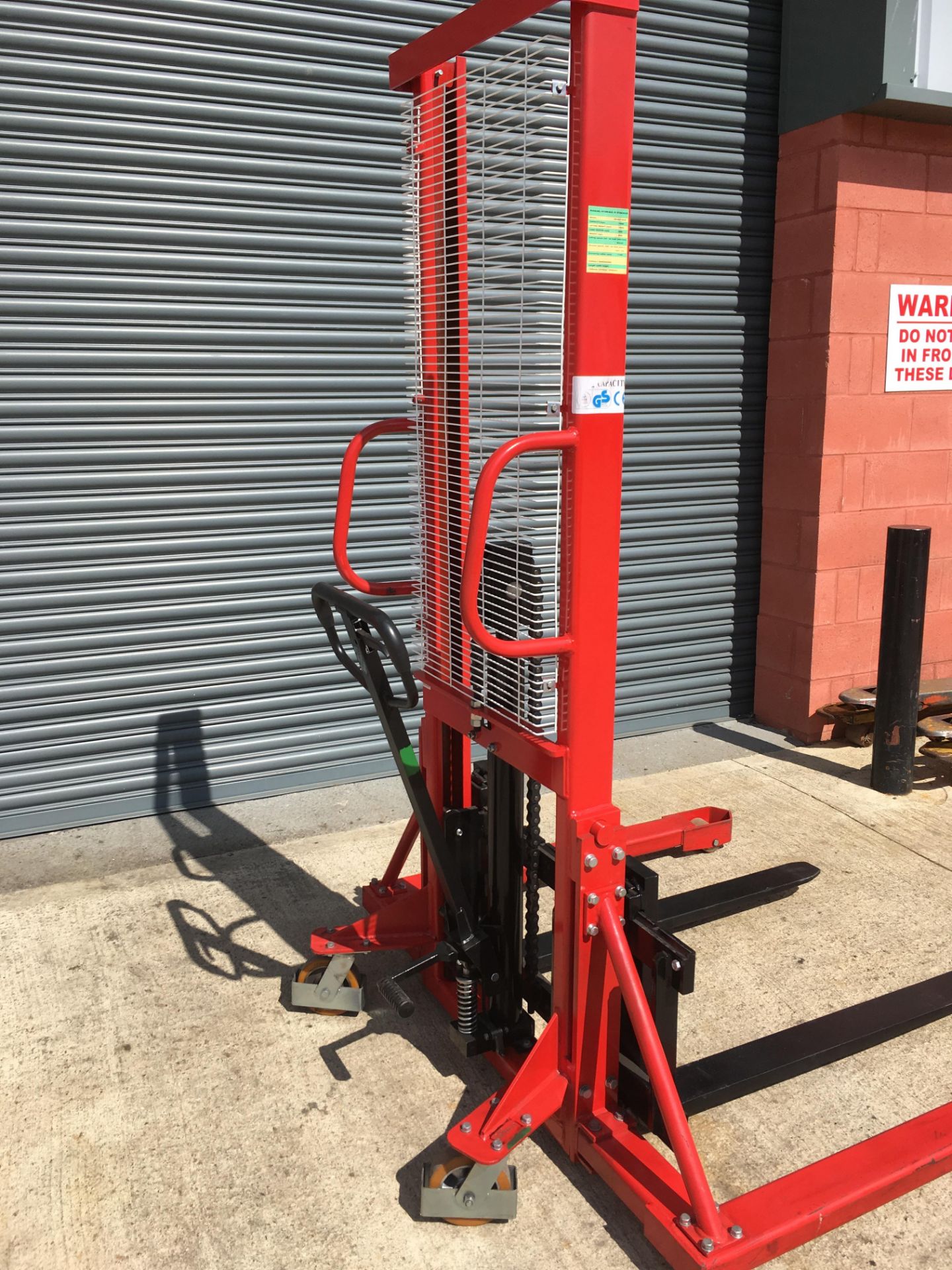 Hydraulic straddle stacker used - Image 2 of 4