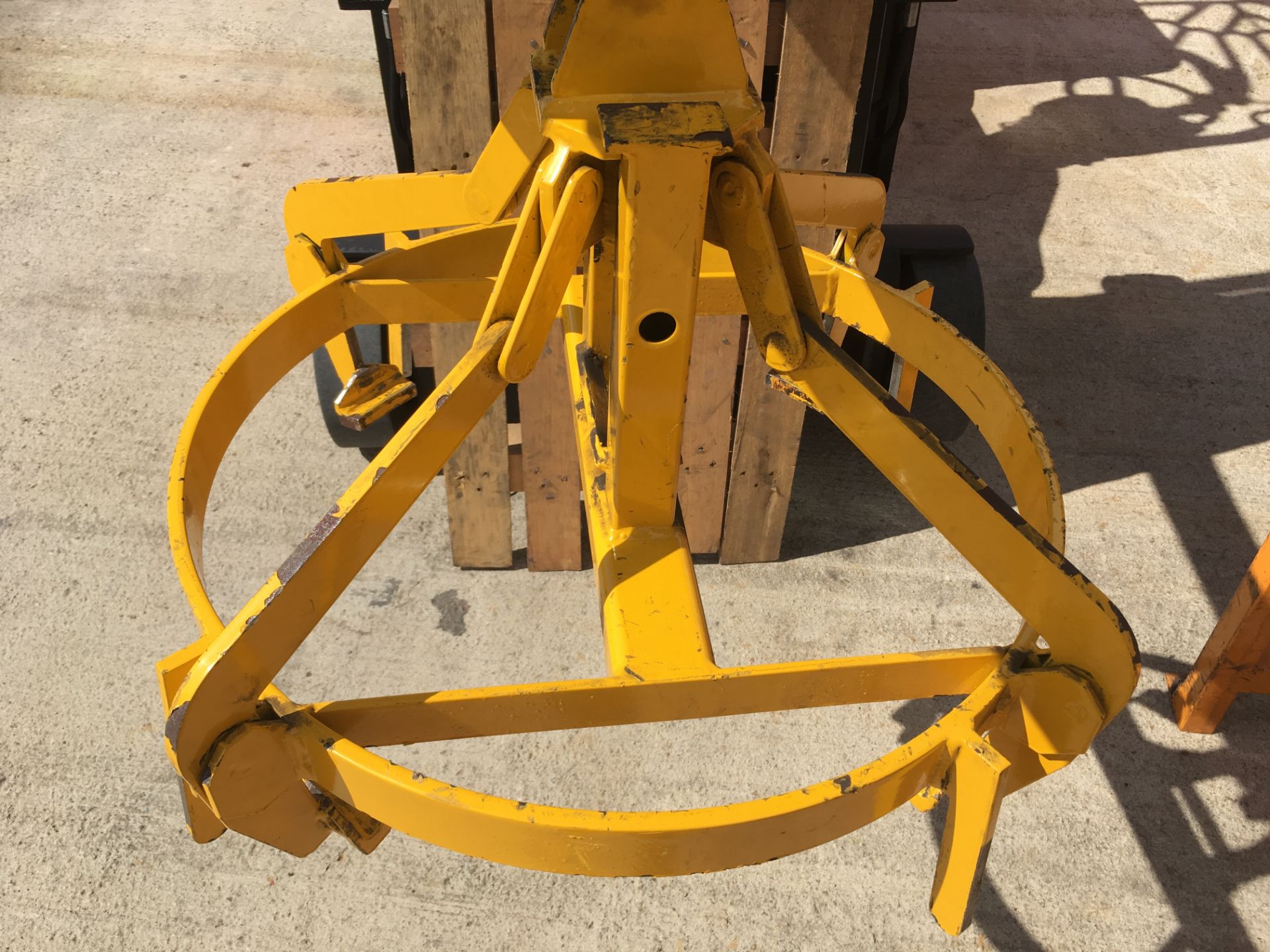 Drum lift fork attachment used - Image 3 of 3