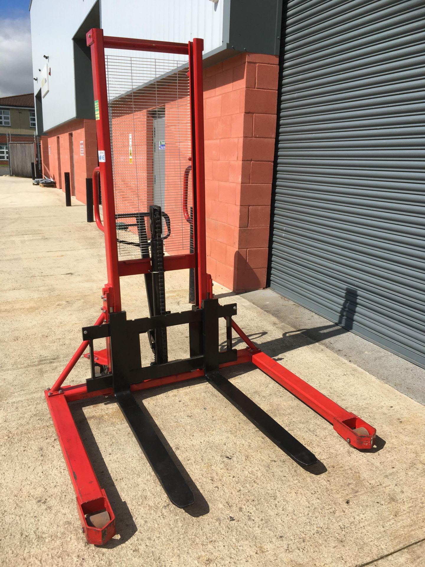 Hydraulic straddle stacker used