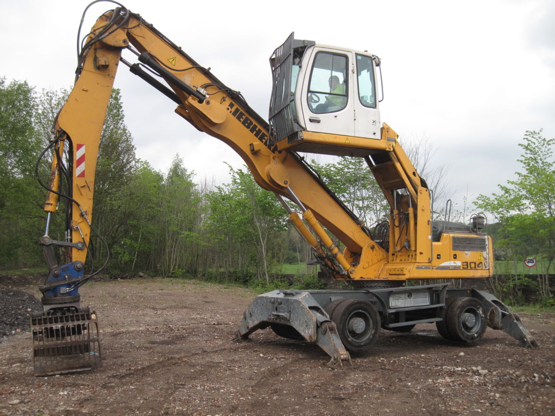 Liebherr 904C Excavator