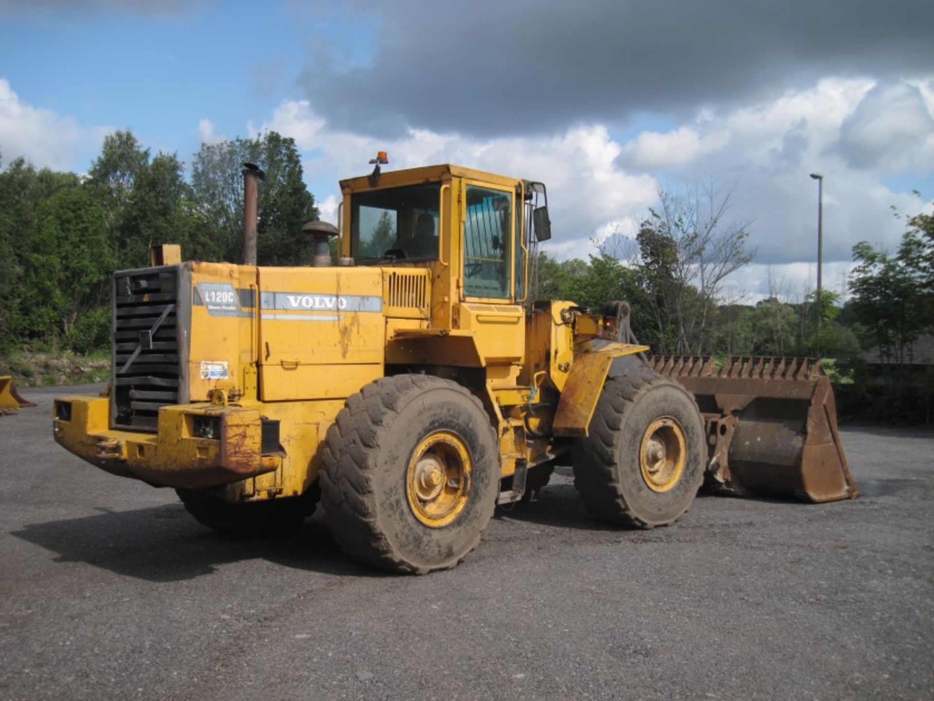 1998 Volvo L120C Loading Shovel - Image 3 of 3