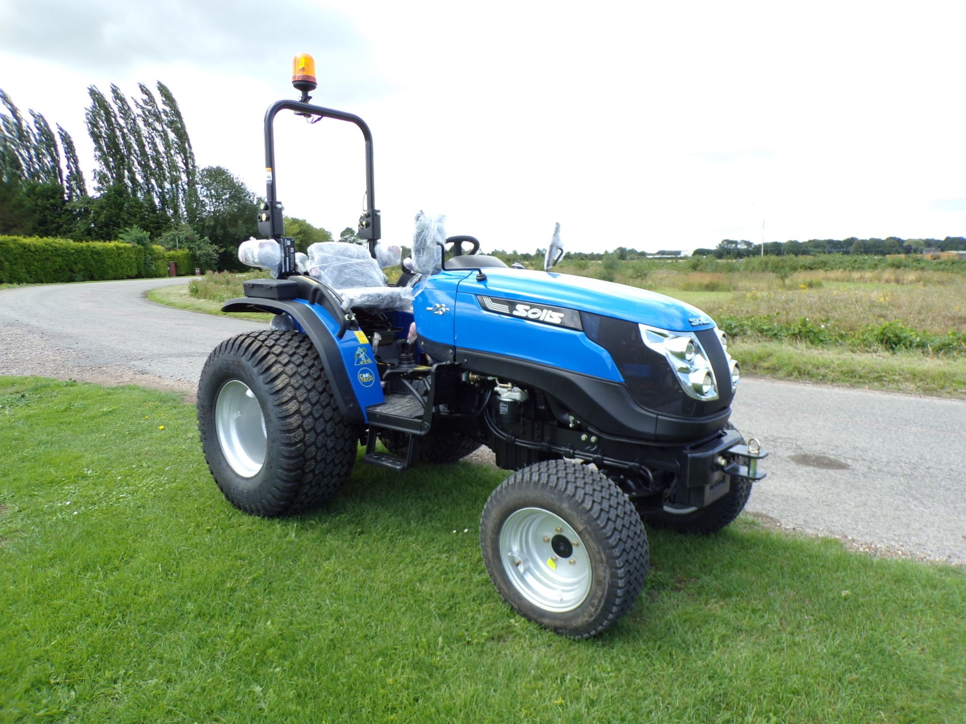 Solis 26 Compact Tractor With Turf Tyres - Image 6 of 6
