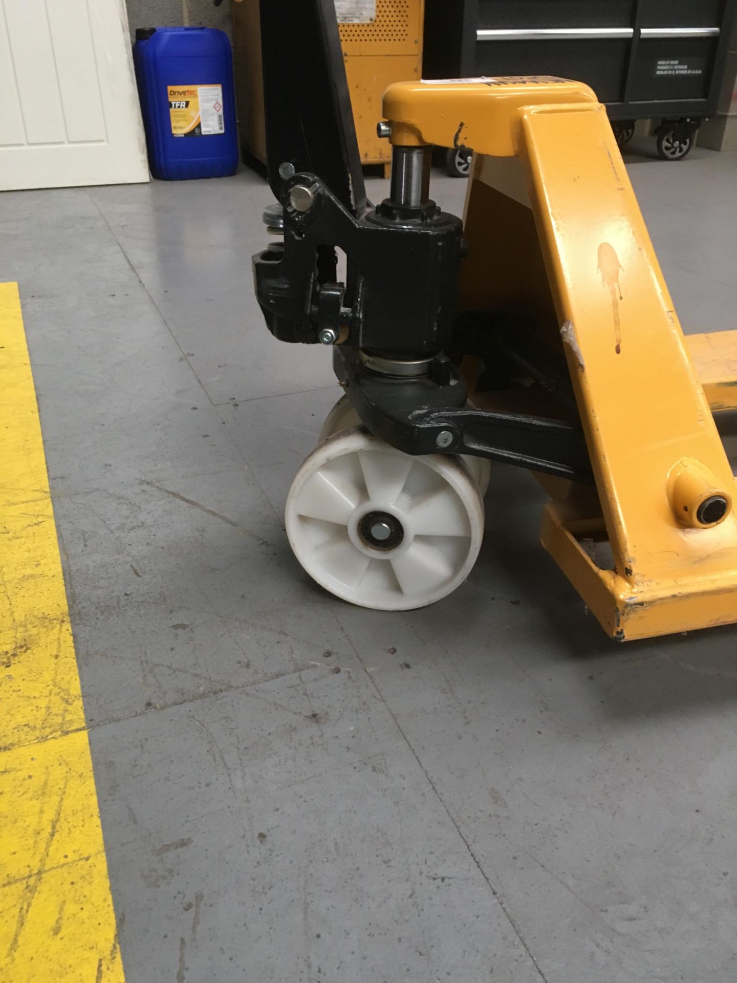 2018 Used hand pallet truck 2000mm long - Image 3 of 3