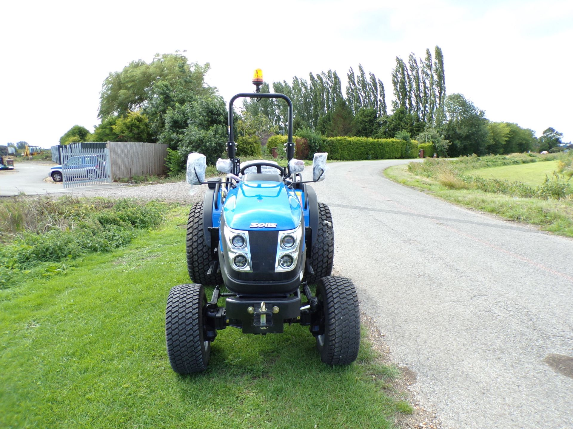 Solis 26 Compact Tractor With Turf Tyres - Image 3 of 6