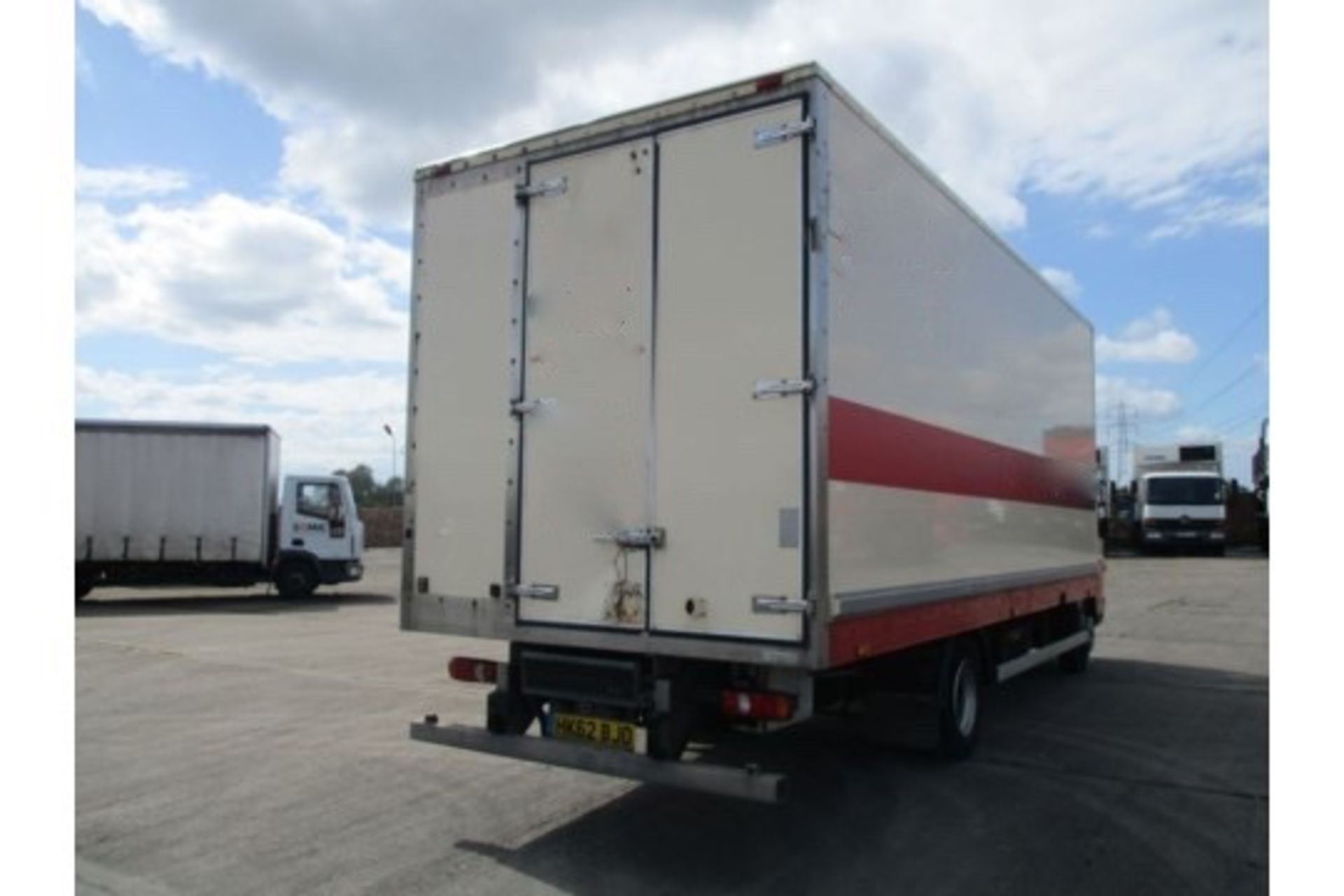 2012 / 62 Mitsubishi Canter 7C15 21FT Box - Image 2 of 7