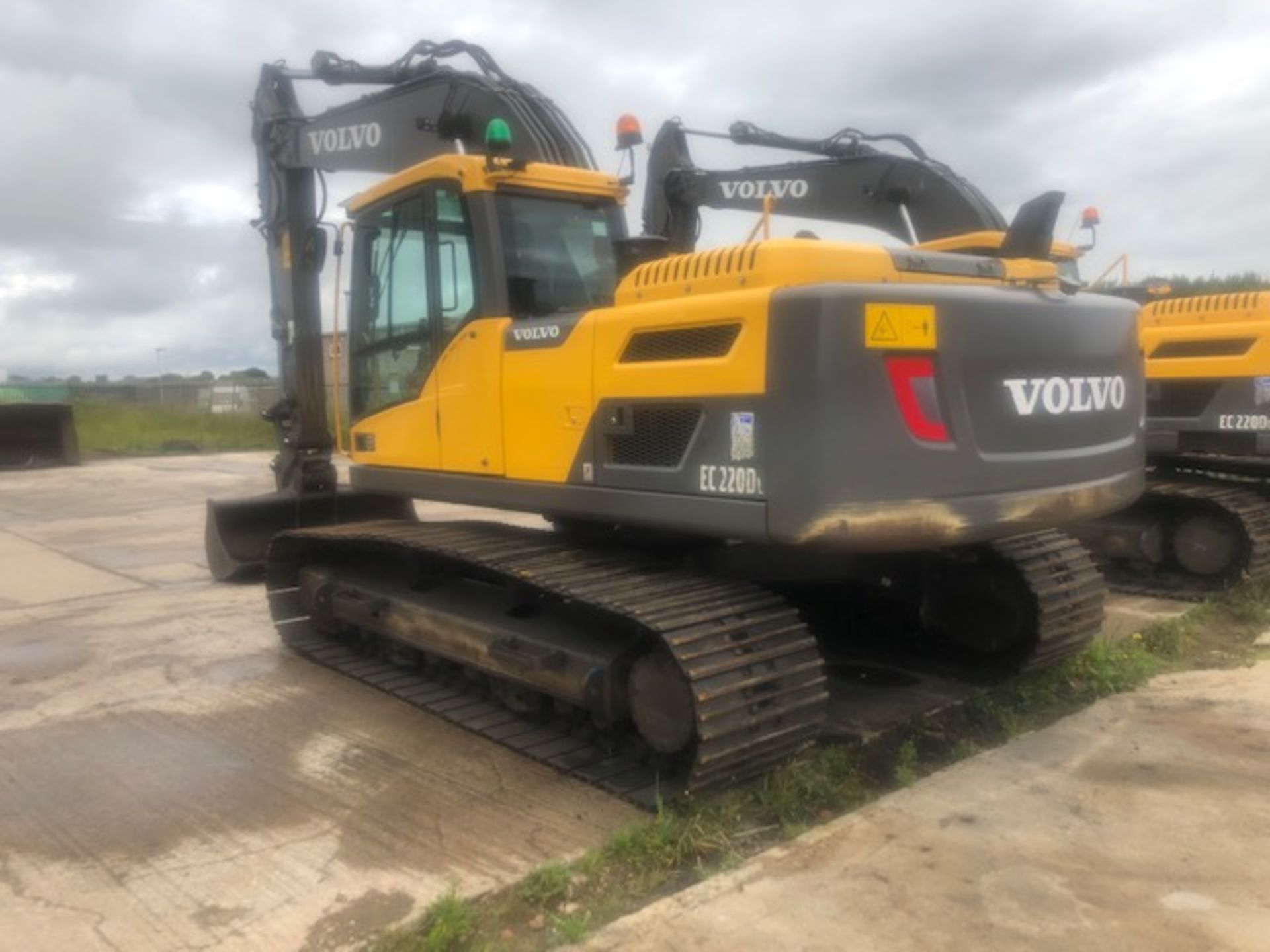 Volvo EC220DL Excavator - Image 5 of 5