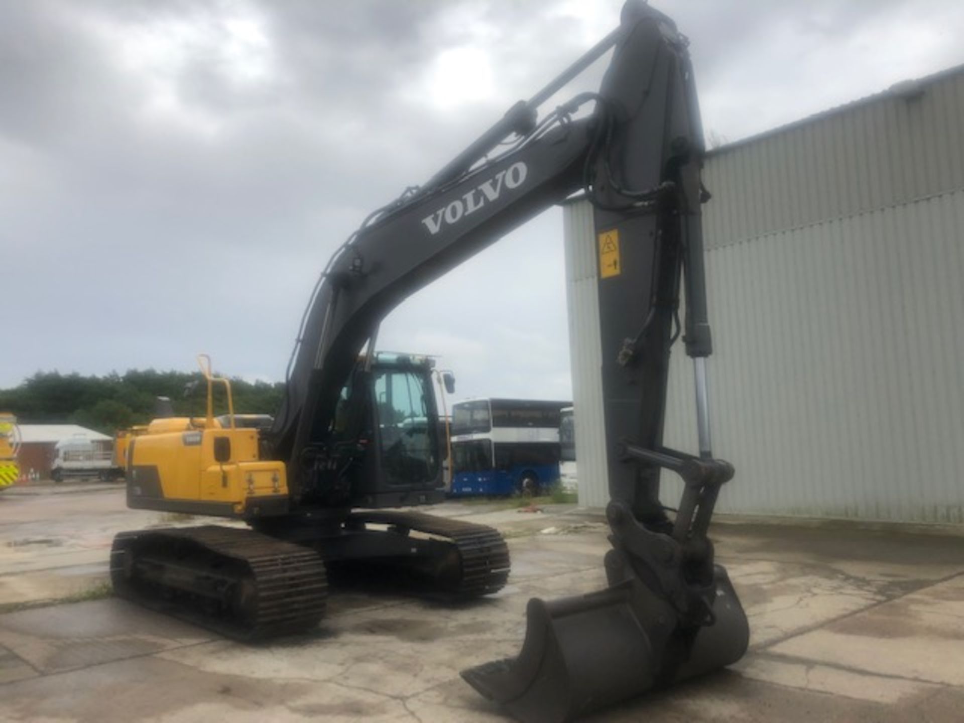 Volvo EC220DL Excavator - Image 2 of 5