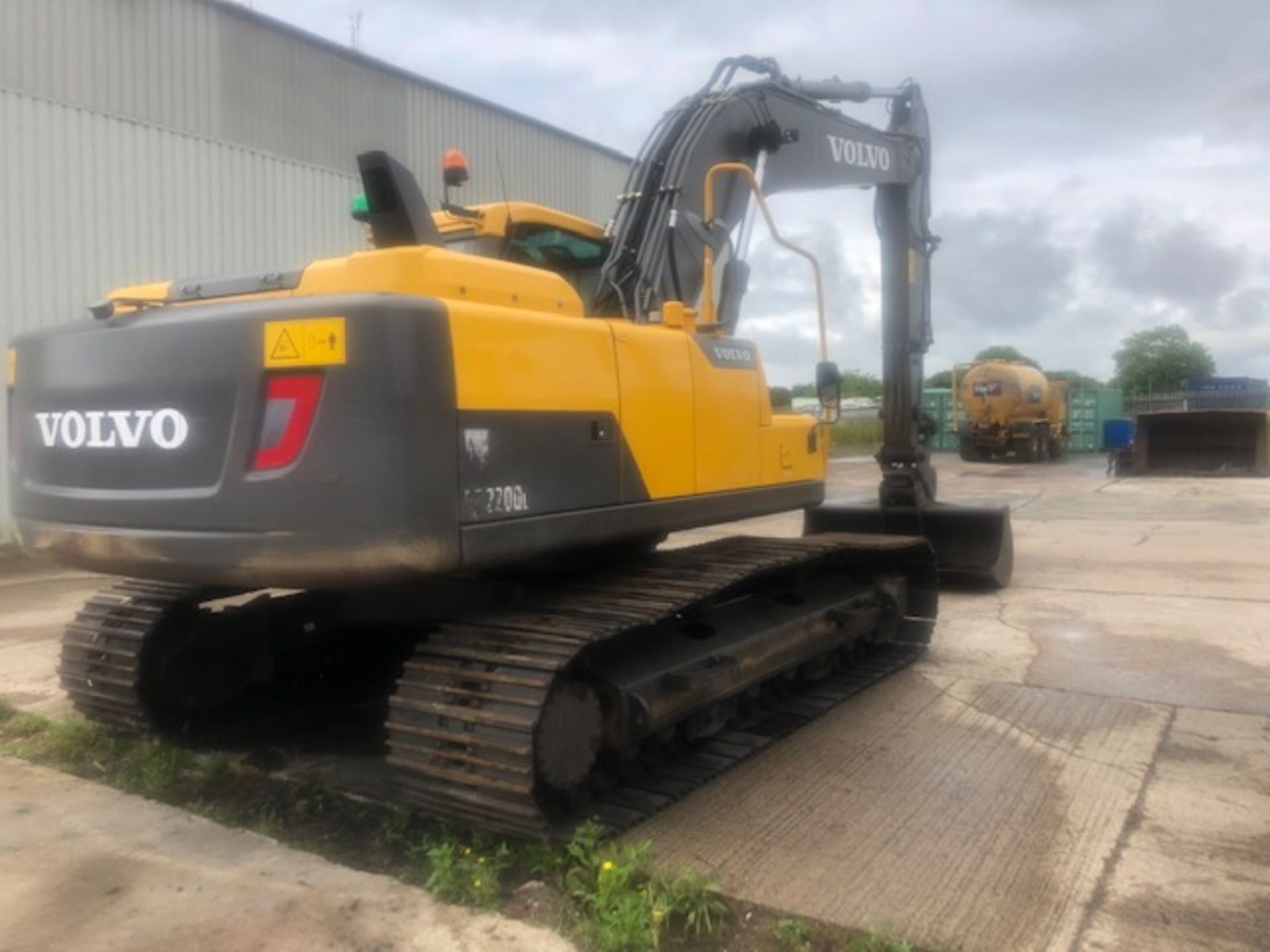 Volvo EC220DL Excavator - Image 4 of 5