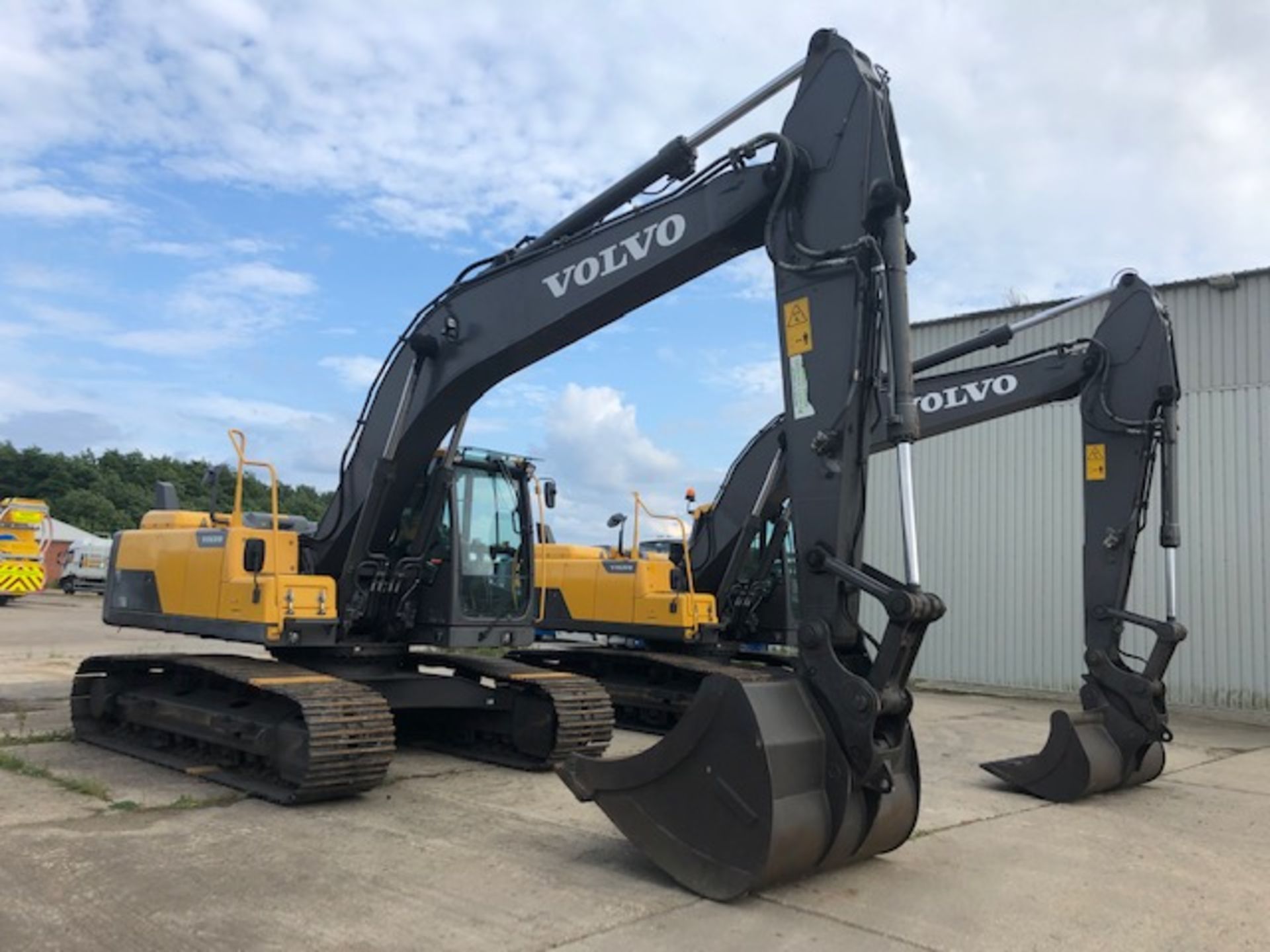 Volvo EC220DL Excavator