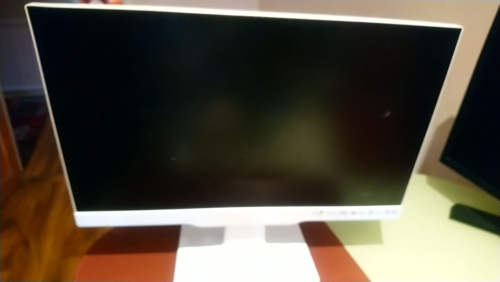 Monitor screen