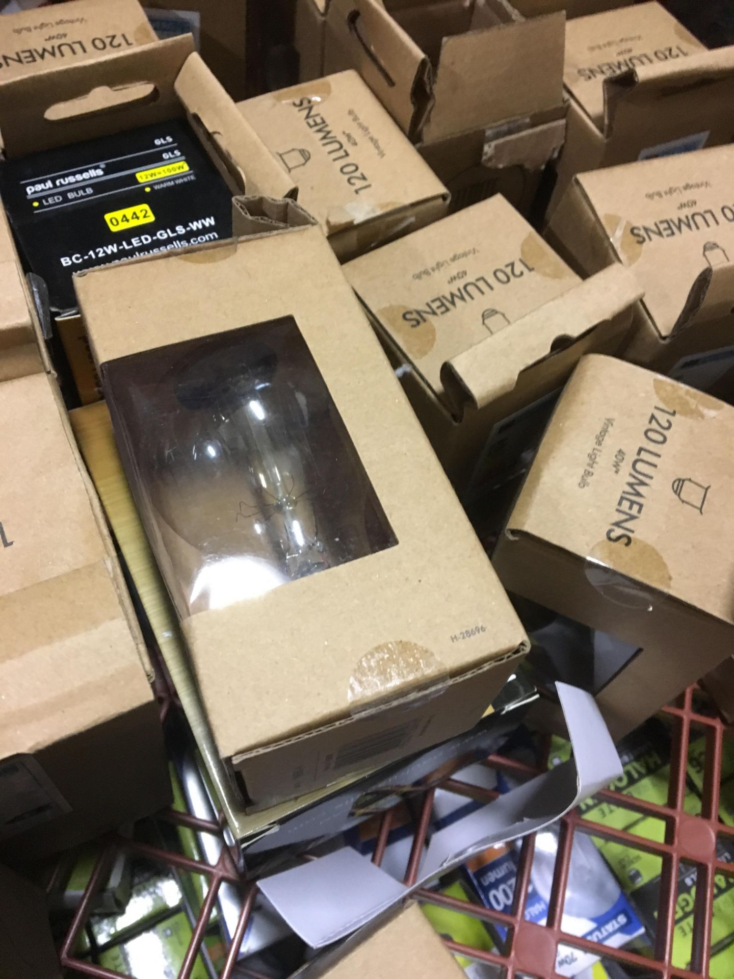 Approx 100 vairous light bulbs