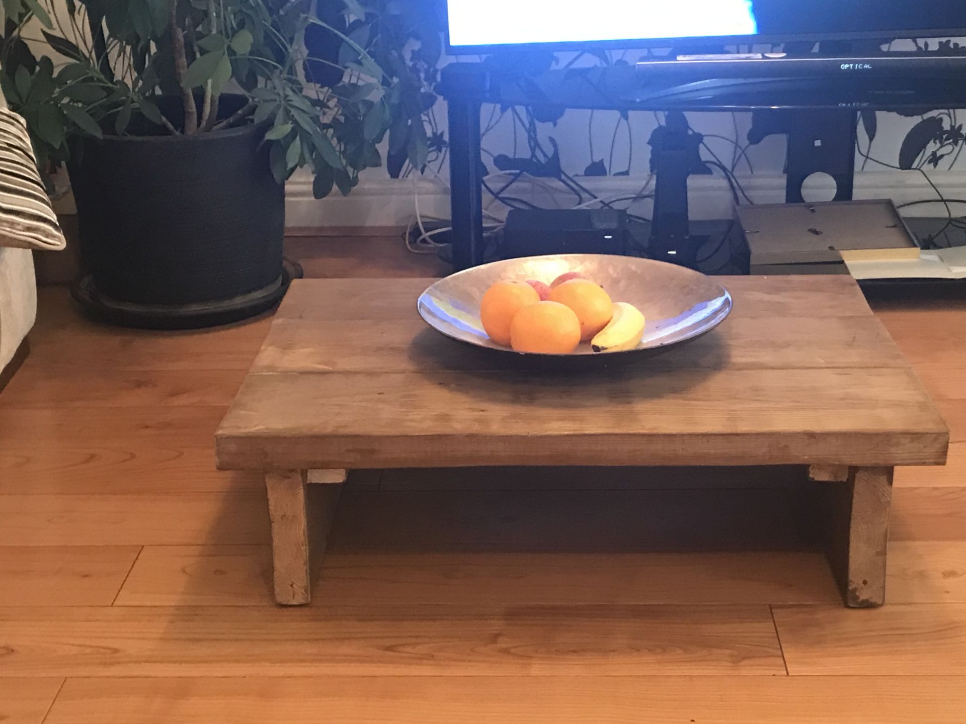 4x Rustic Chunky Distressed wood Coffee Table - Image 3 of 4