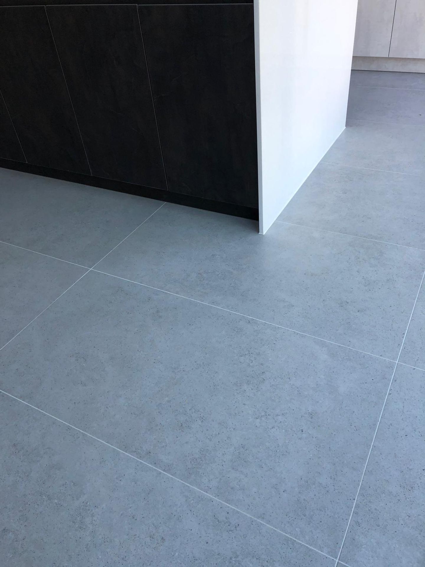 PROZZO 3006 - WHITE - 60 X 120CM - STONE/SCREED EFFECT PORCELAIN TILES - 69 BOXES (100SQM) - Image 4 of 7