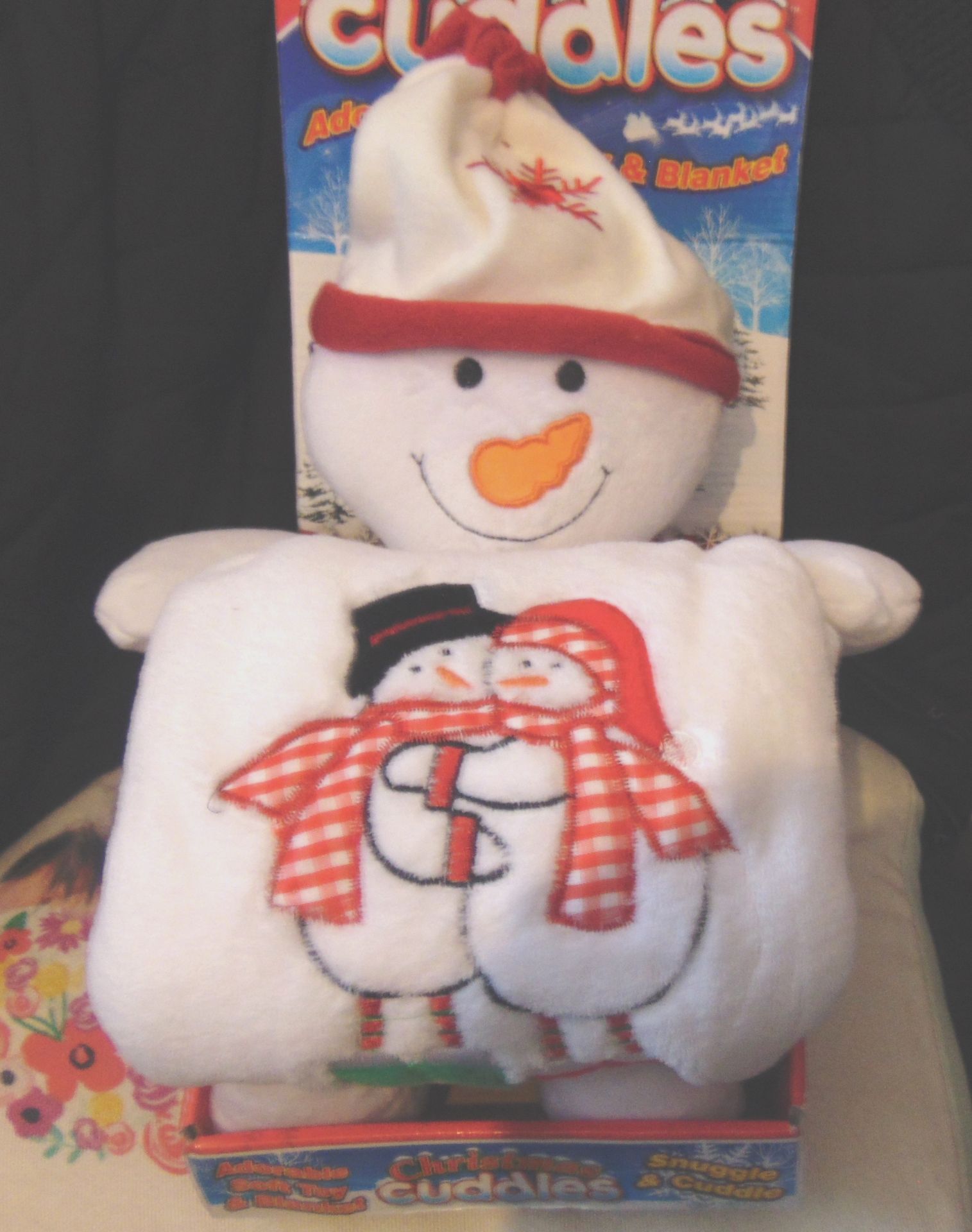6 CHRISTMAS SNOWMEN WITH REMOVABLE CUDDLE BLANKET