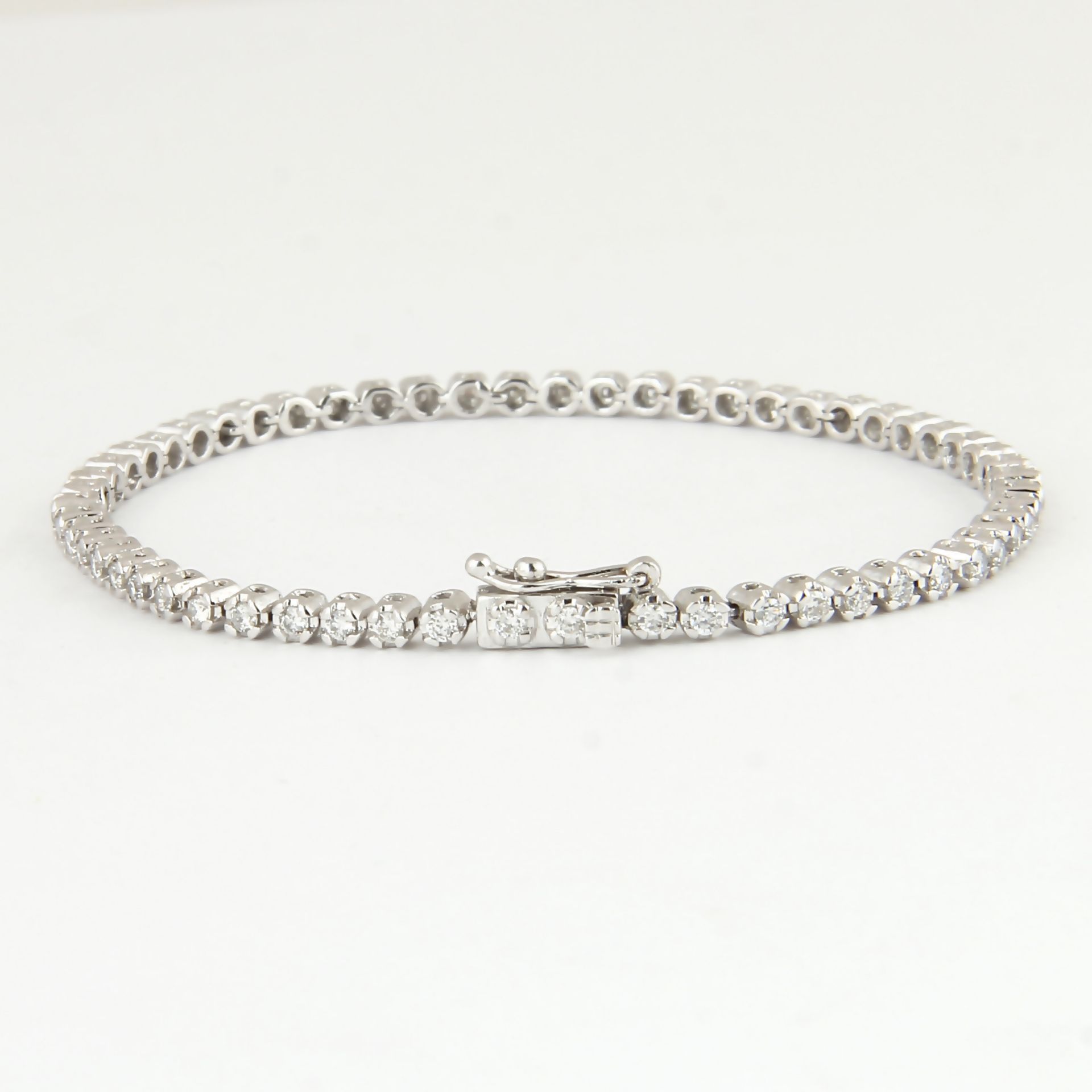 14 K / 585 White Gold Tennis Bracelet with Diamonds - Image 4 of 6