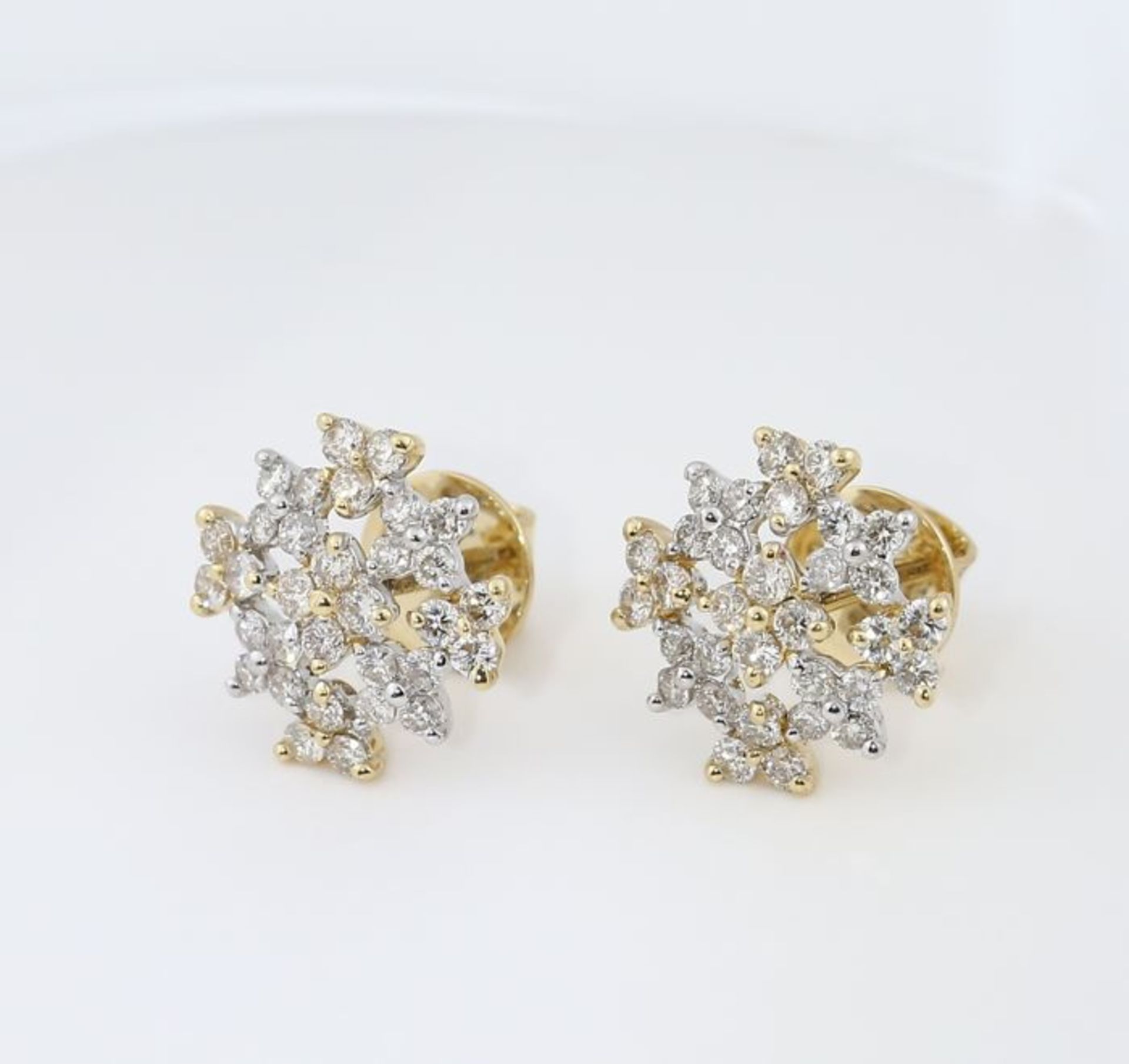 IGI Certified 18 K / 750 Yellow Gold Diamond Earrings - Image 5 of 8