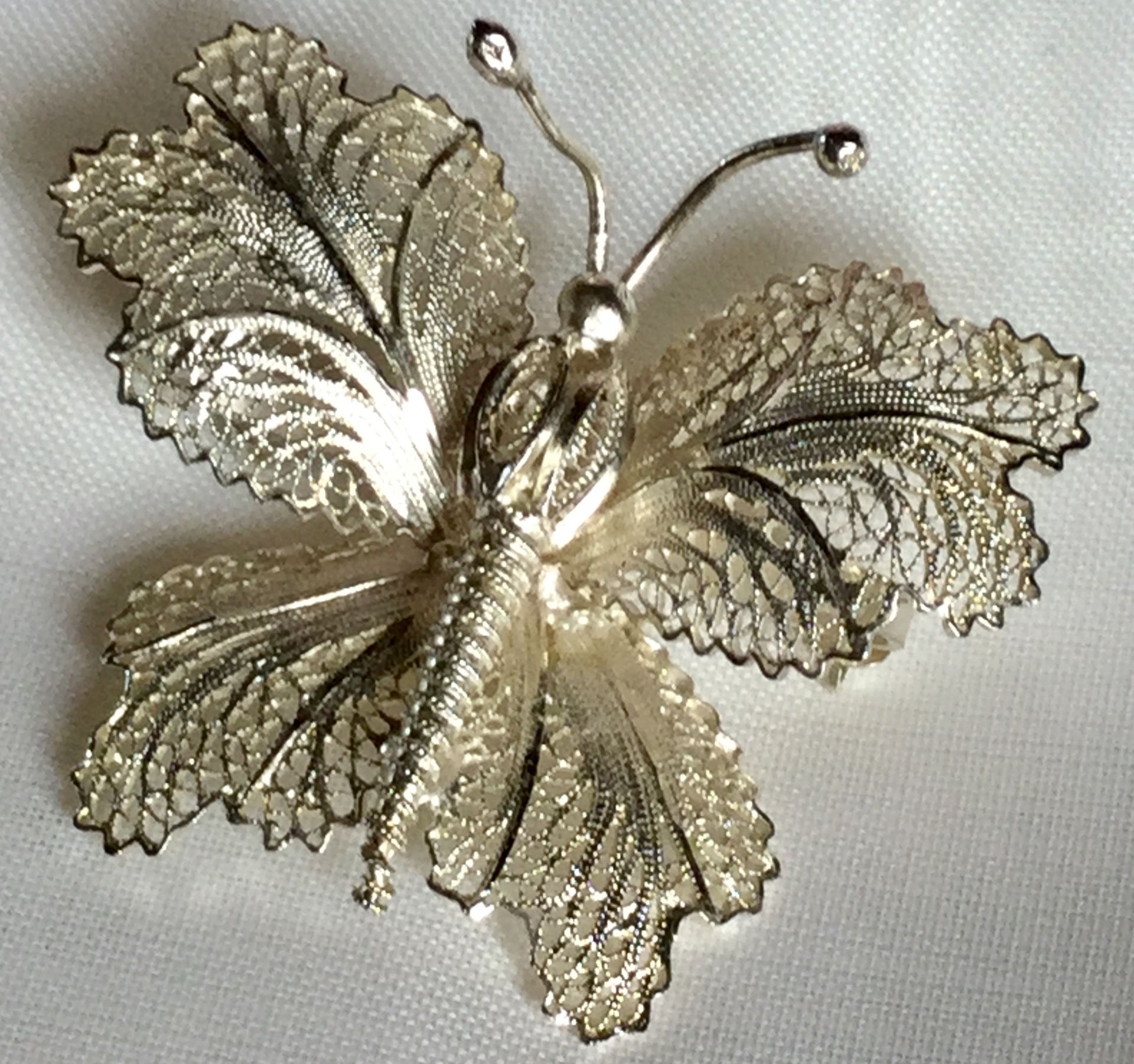 Vintage Malta Butterfly Brooch Scarf Pin filigree 6.6 grams - Image 5 of 5