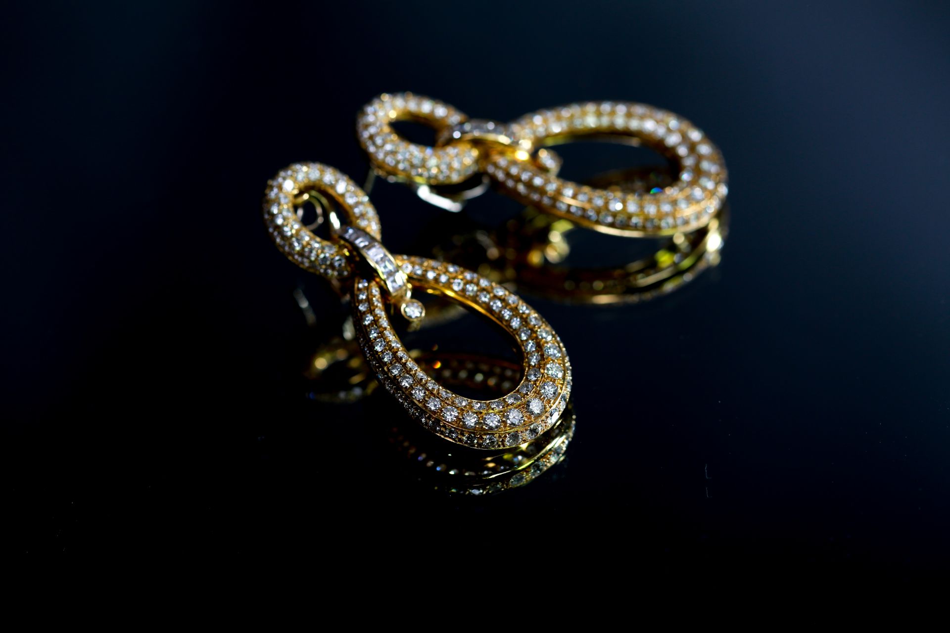 Beautiful Bespoke pendant earrings, 18k yellow gold, set with 4.6cts of VS clarity diamonds - Image 2 of 16