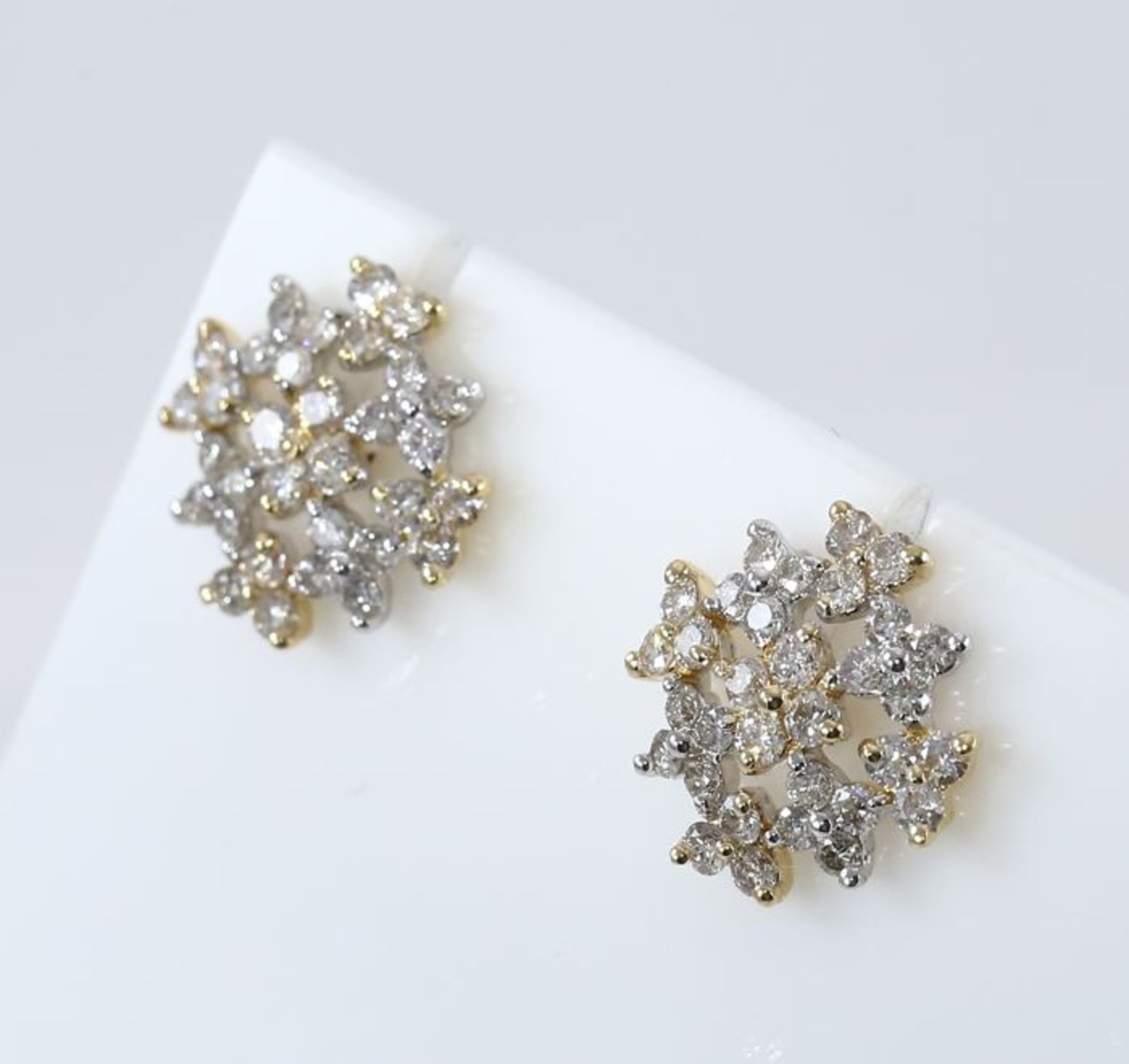 IGI Certified 18 K / 750 Yellow Gold Diamond Earrings - Image 6 of 8