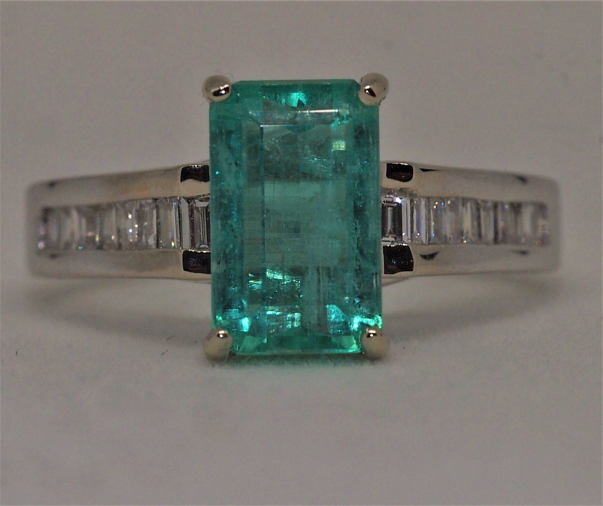 Certified 2.03ct Natural Muzo Colombia Emerald and Diamonds 18K White Gold Ring - Image 10 of 11