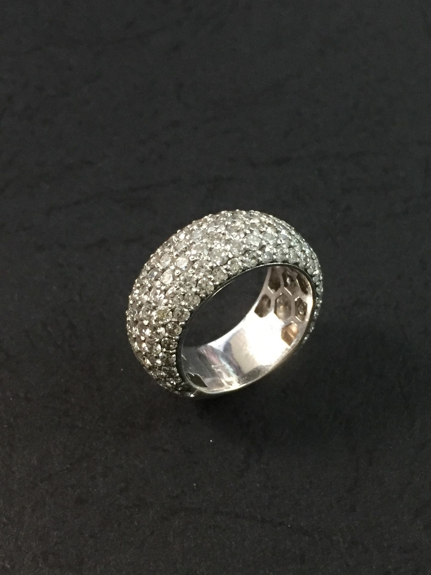 18 ct White Gold Ring with Diamond Cluster - Image 4 of 4
