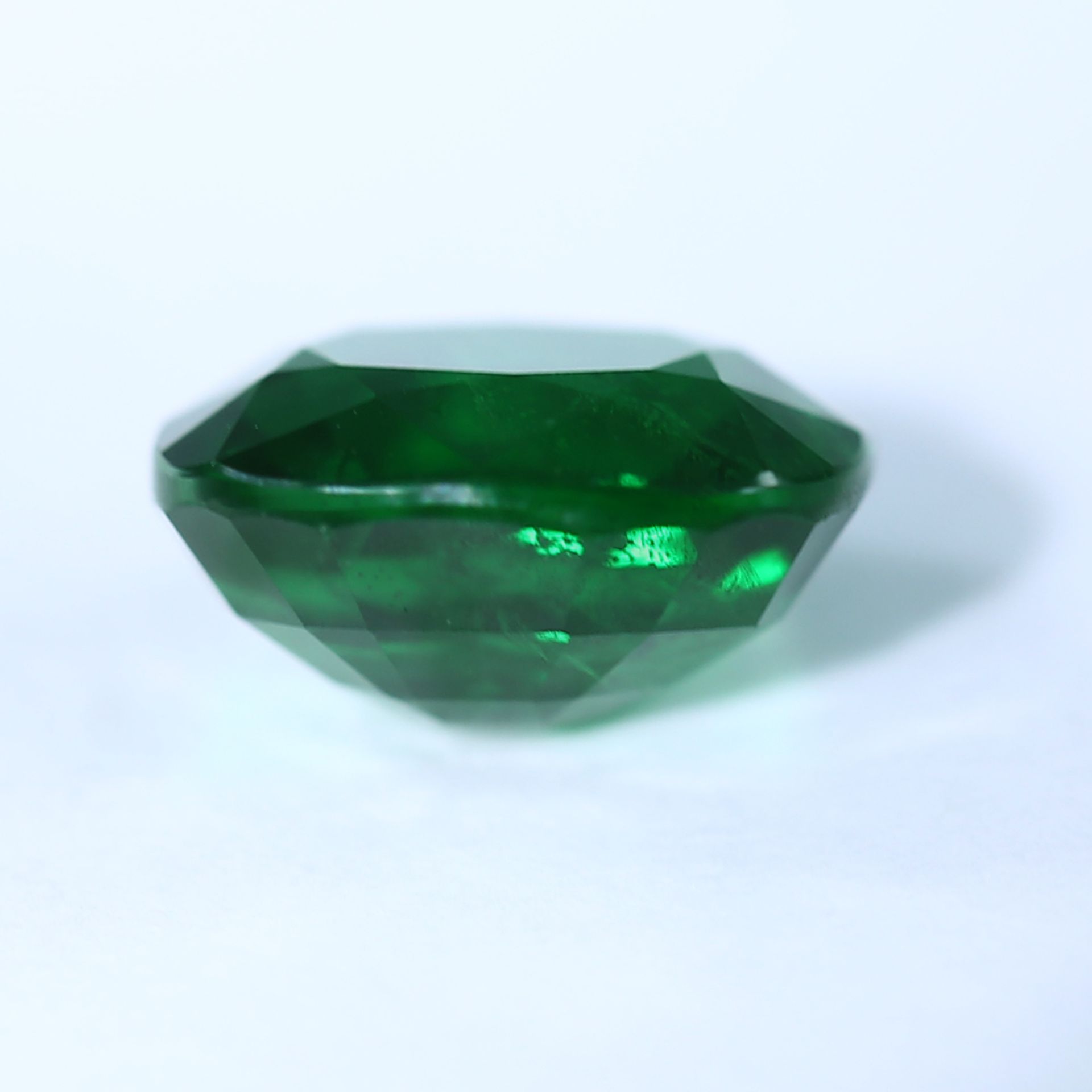 GIA Certified 4.02 ct. Tsavorite Garnet - Untreated - KENYA, EAST AFRICA - Image 5 of 7