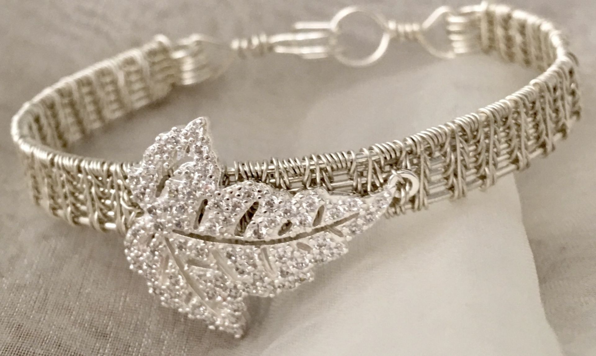 Stunning Zircon leaf 925 Silver weave Bracelet / Cuff - Image 2 of 4