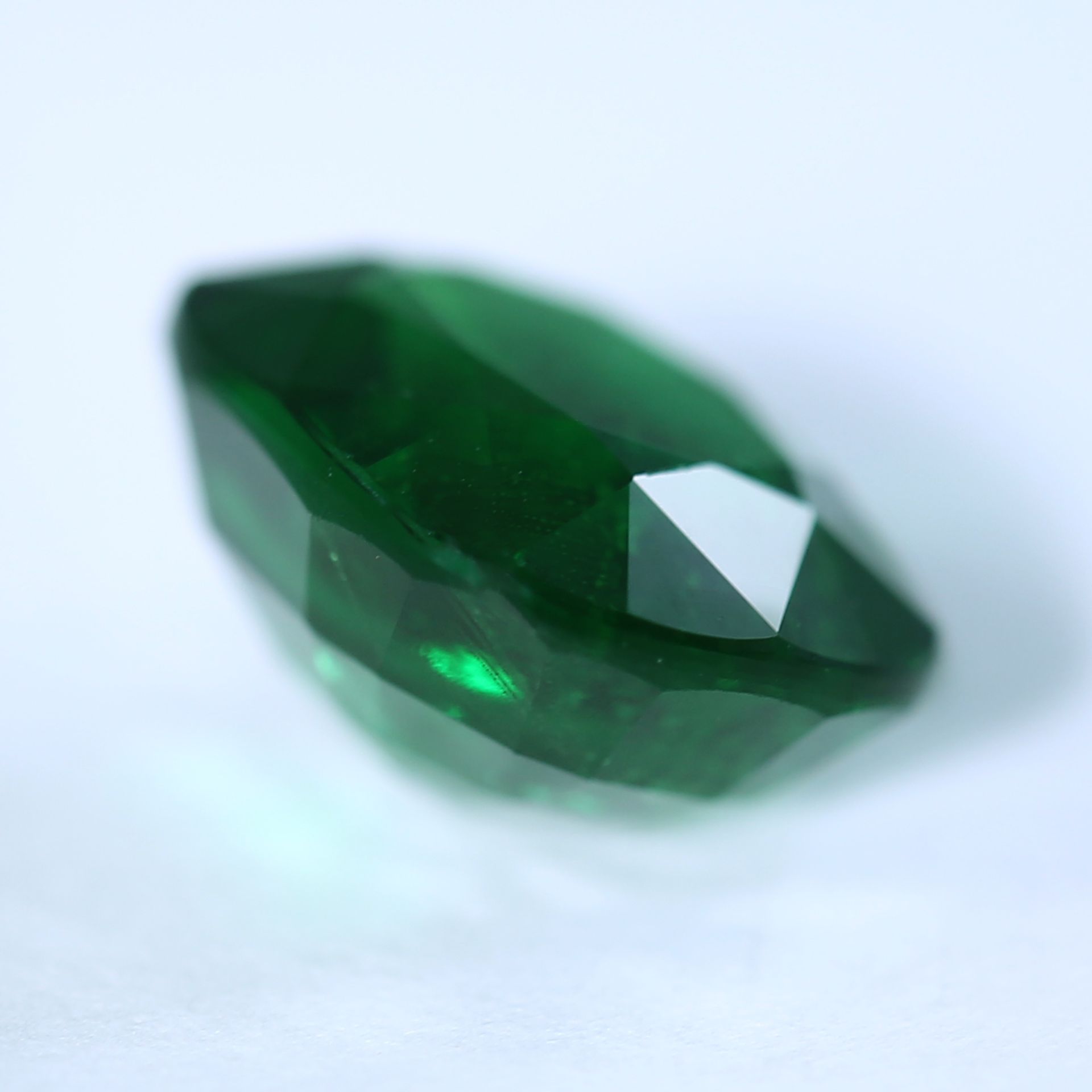 GIA Certified 4.02 ct. Tsavorite Garnet - Untreated - KENYA, EAST AFRICA - Image 6 of 7