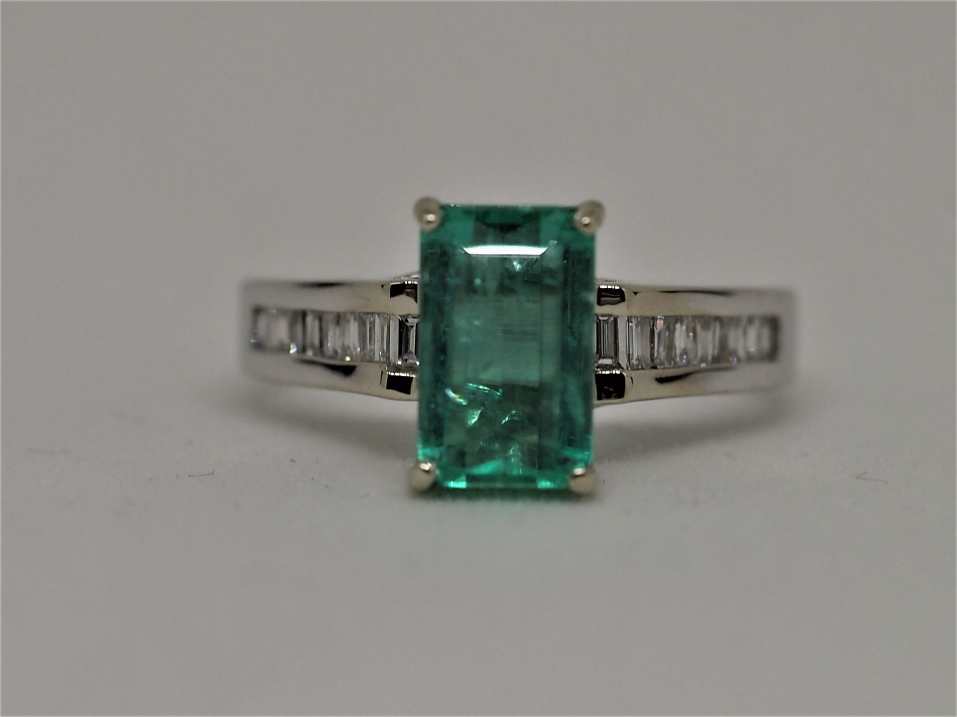 Certified 2.03ct Natural Muzo Colombia Emerald and Diamonds 18K White Gold Ring