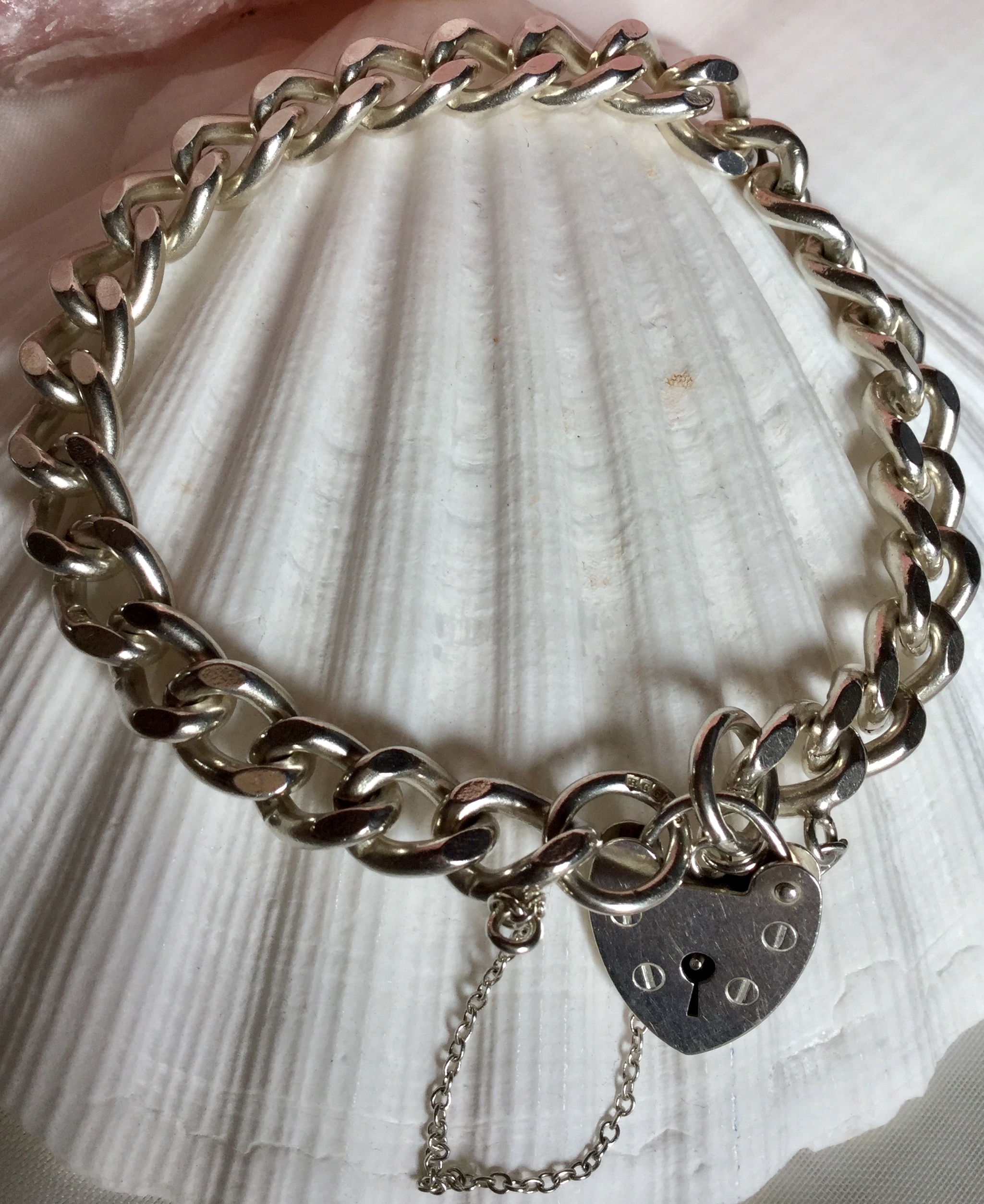 English Vintage 925 Silver Charm Bracelet Heart Clasp English Hallmarks 30.89 grams - Image 4 of 5