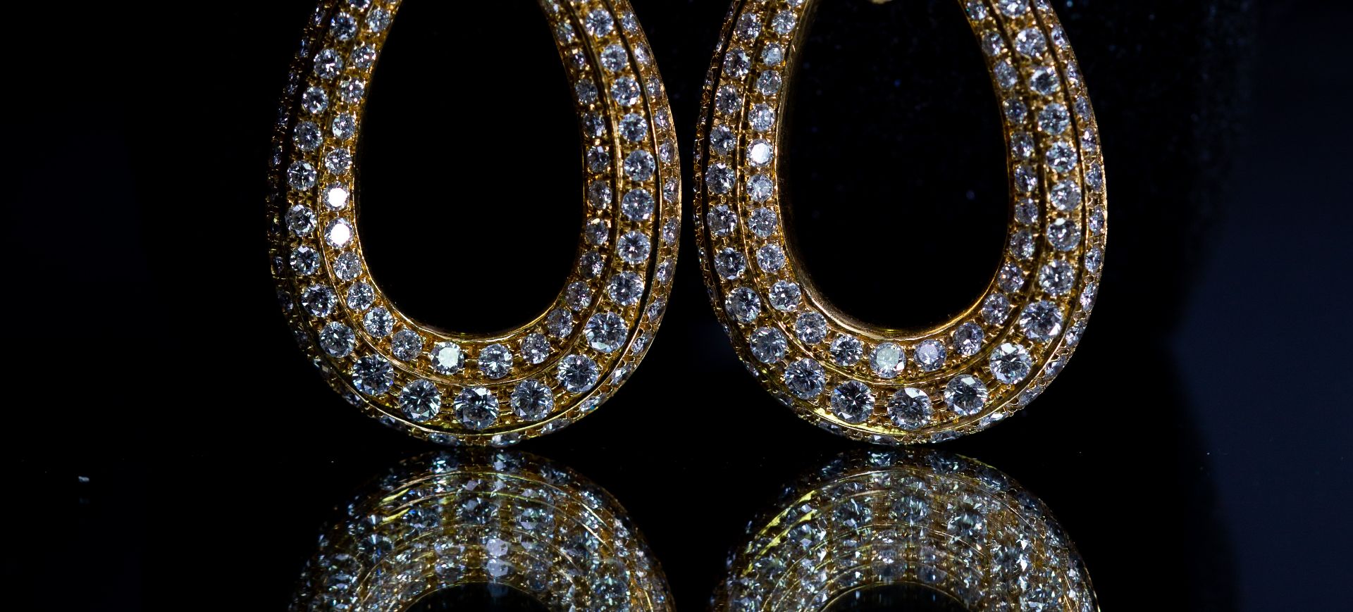 Beautiful Bespoke pendant earrings, 18k yellow gold, set with 4.6cts of VS clarity diamonds - Image 3 of 16