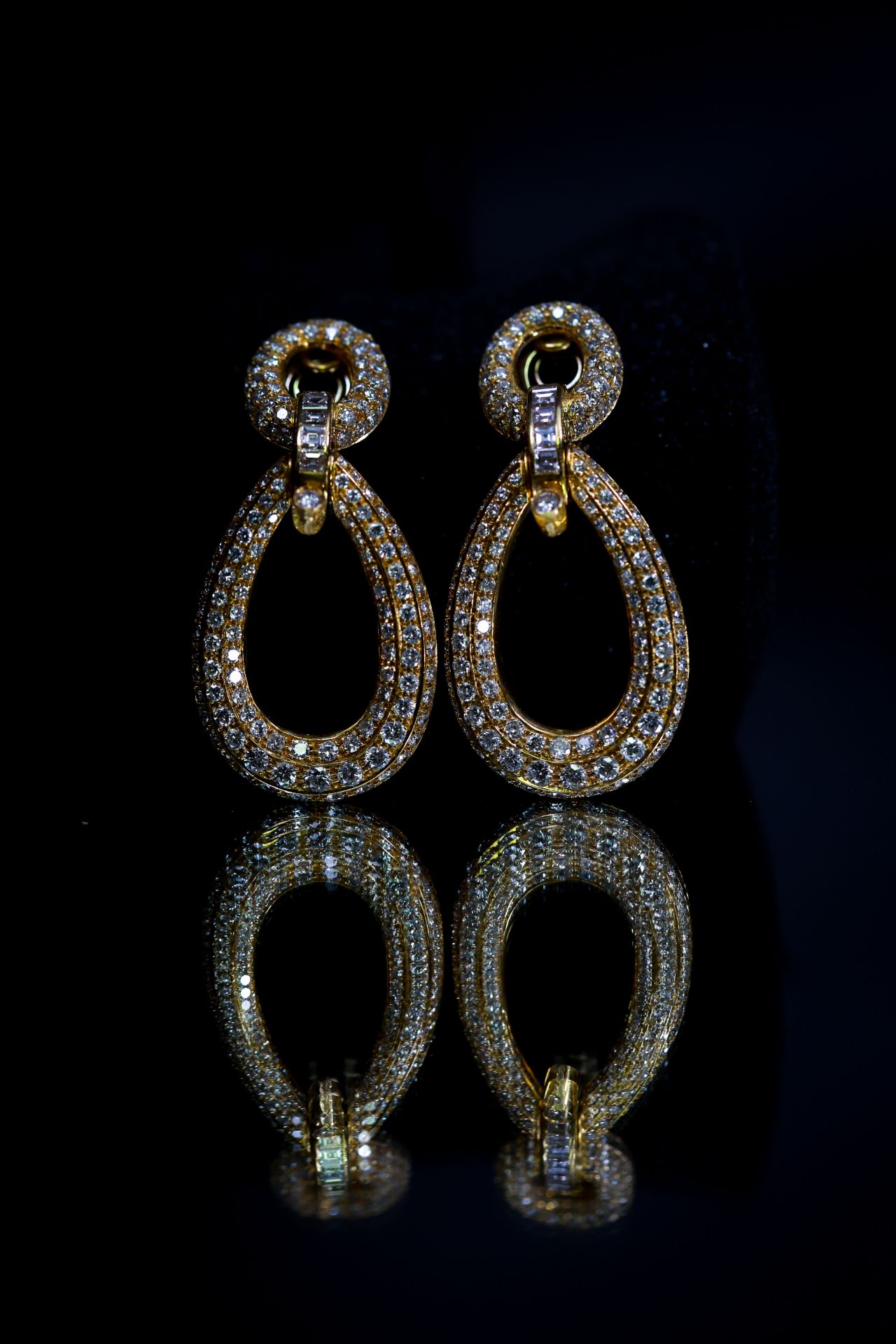 Beautiful Bespoke pendant earrings, 18k yellow gold, set with 4.6cts of VS clarity diamonds - Image 4 of 16